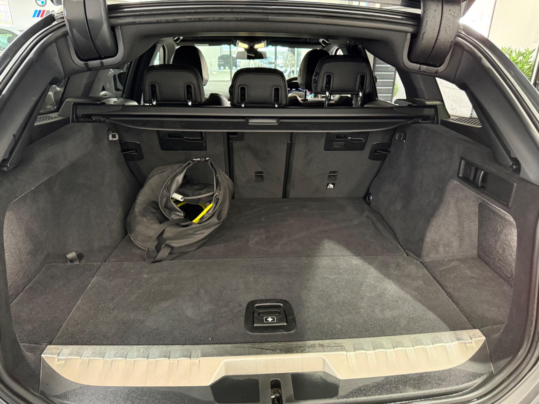 BMW 3 Series view 31