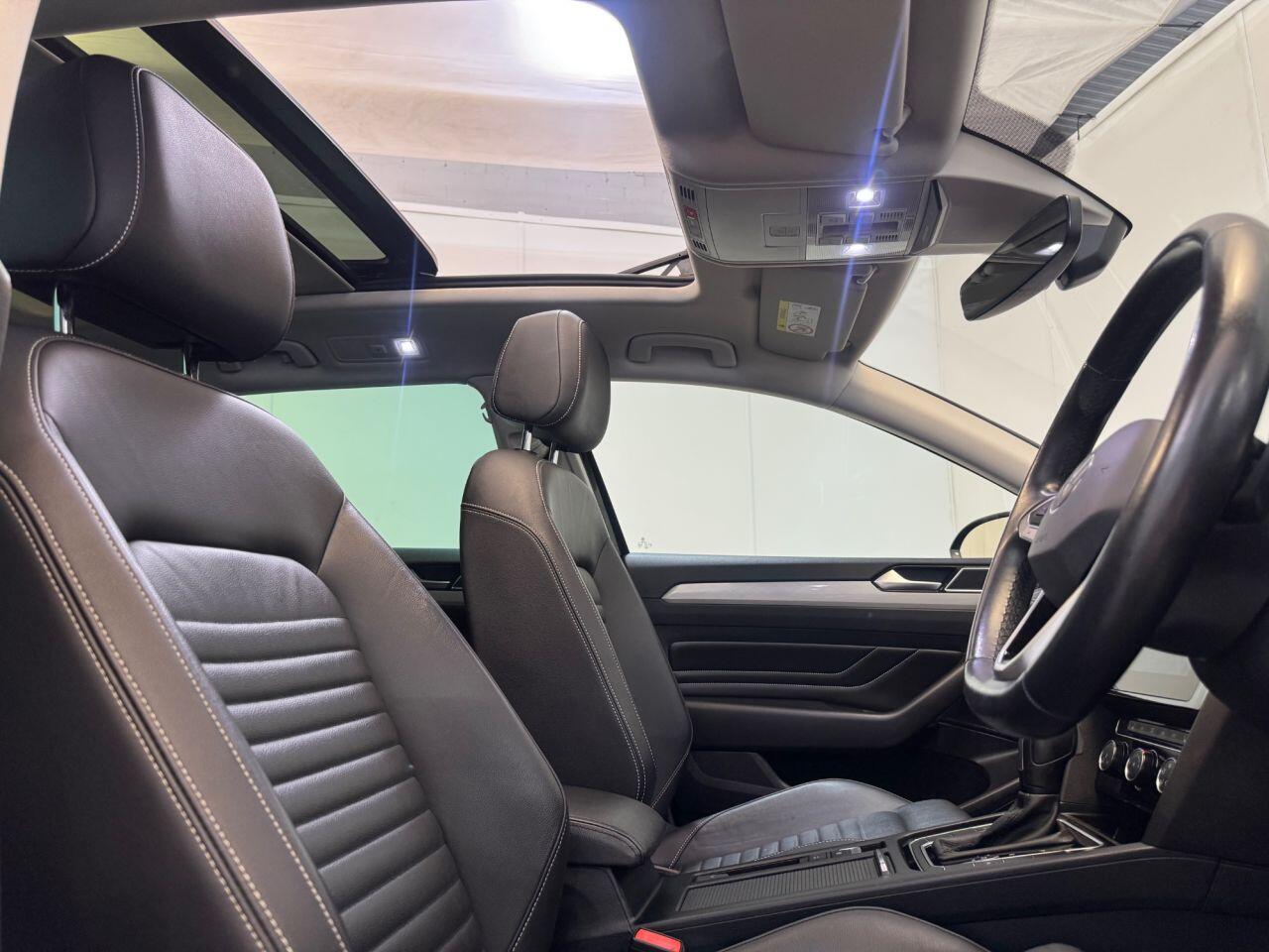 Volkswagen Passat view 11