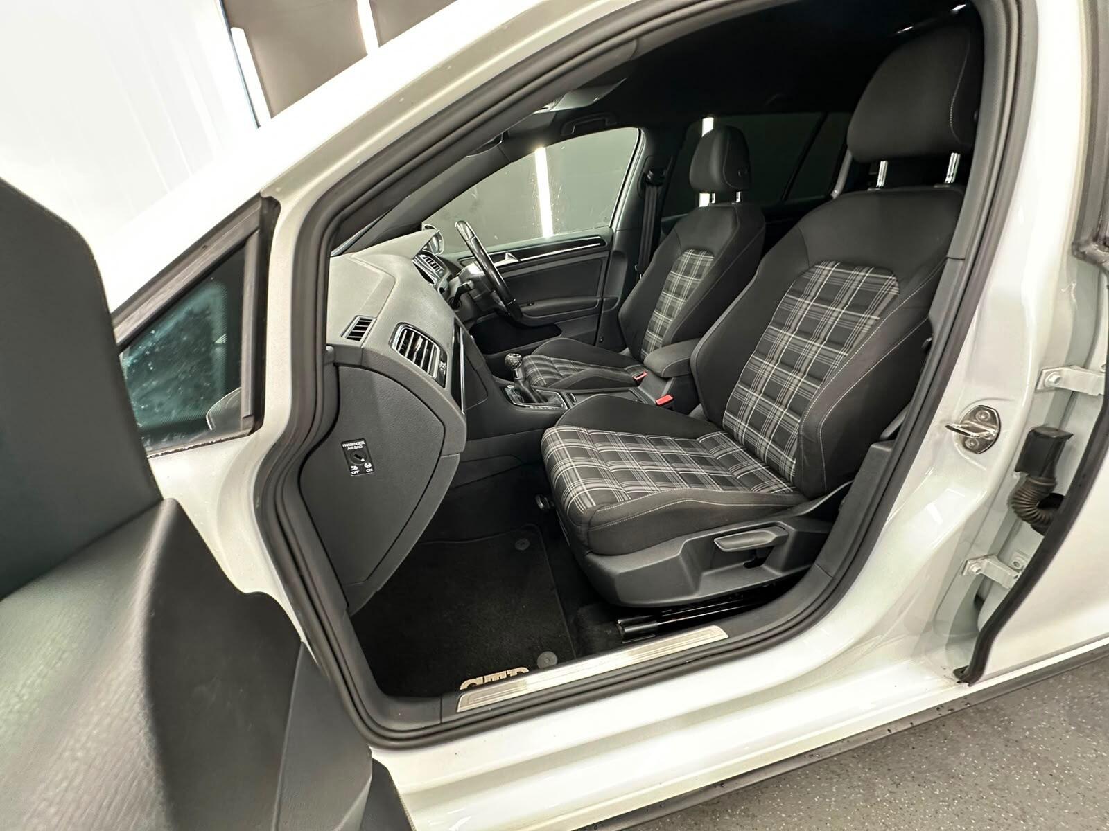 Volkswagen Golf view 26