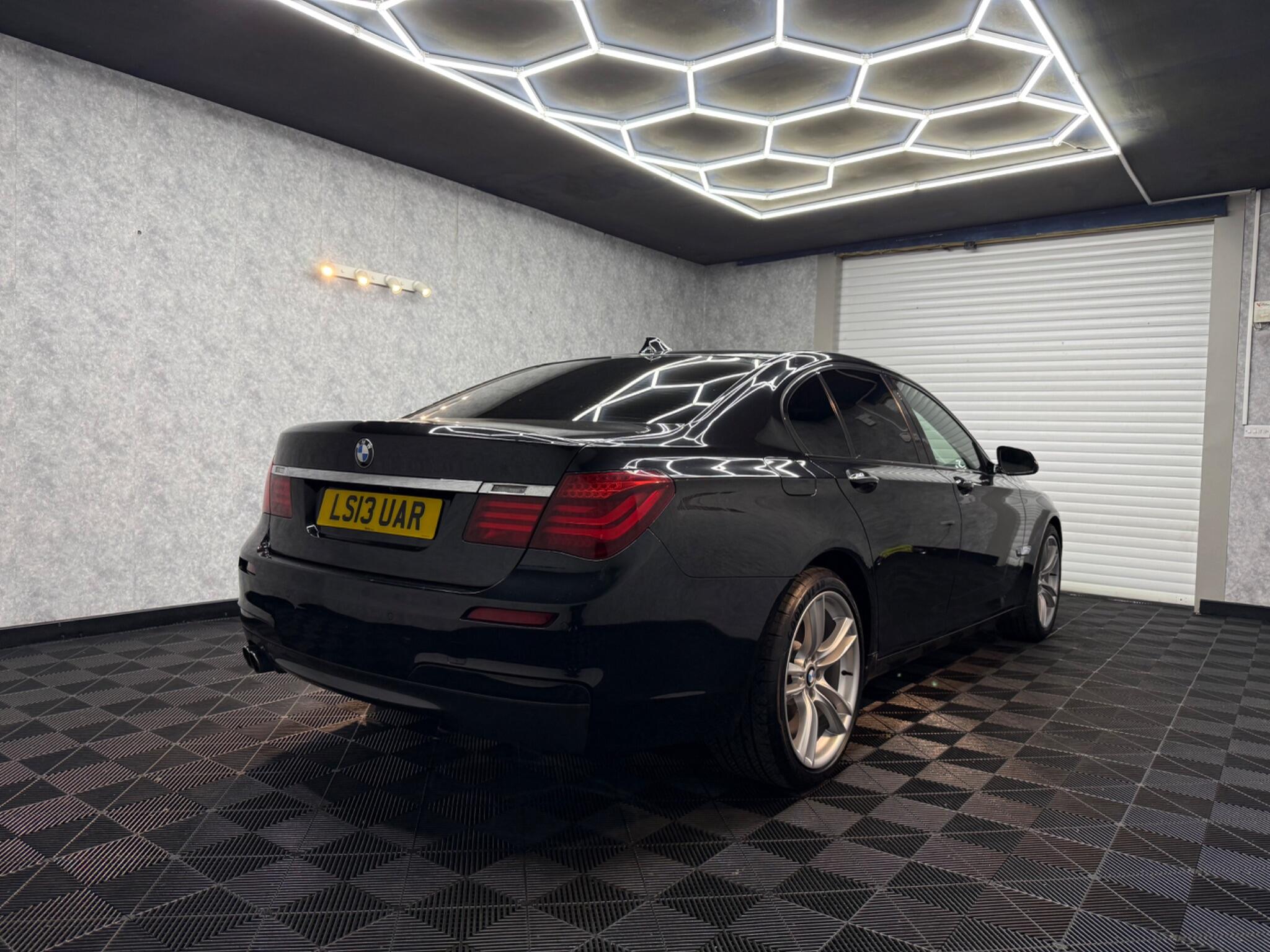 BMW 7 Series view 4