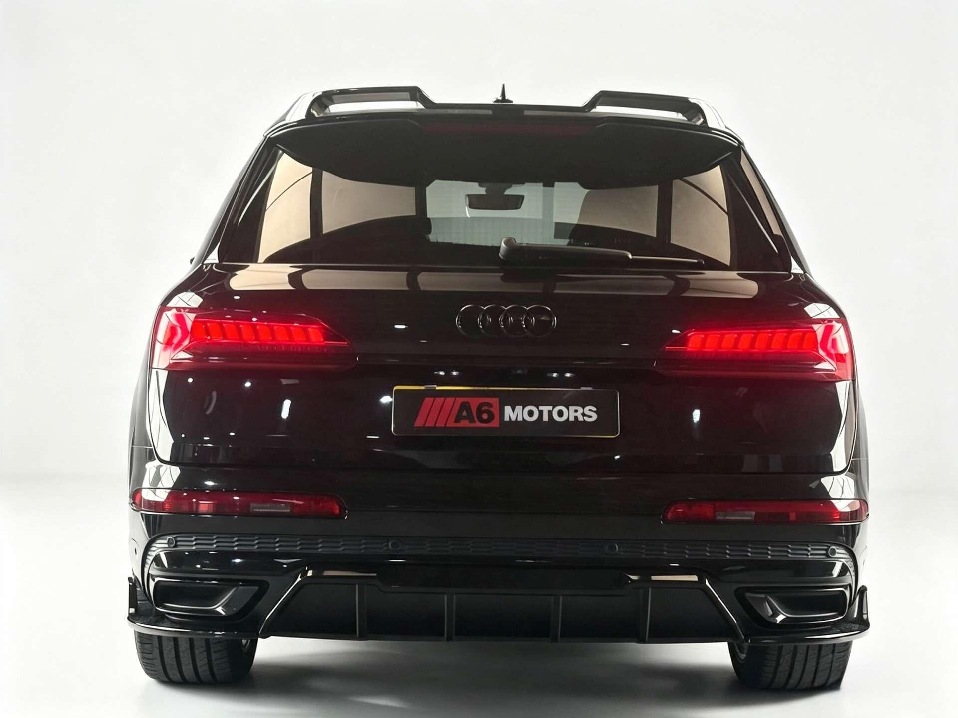 Audi Q7 view 10