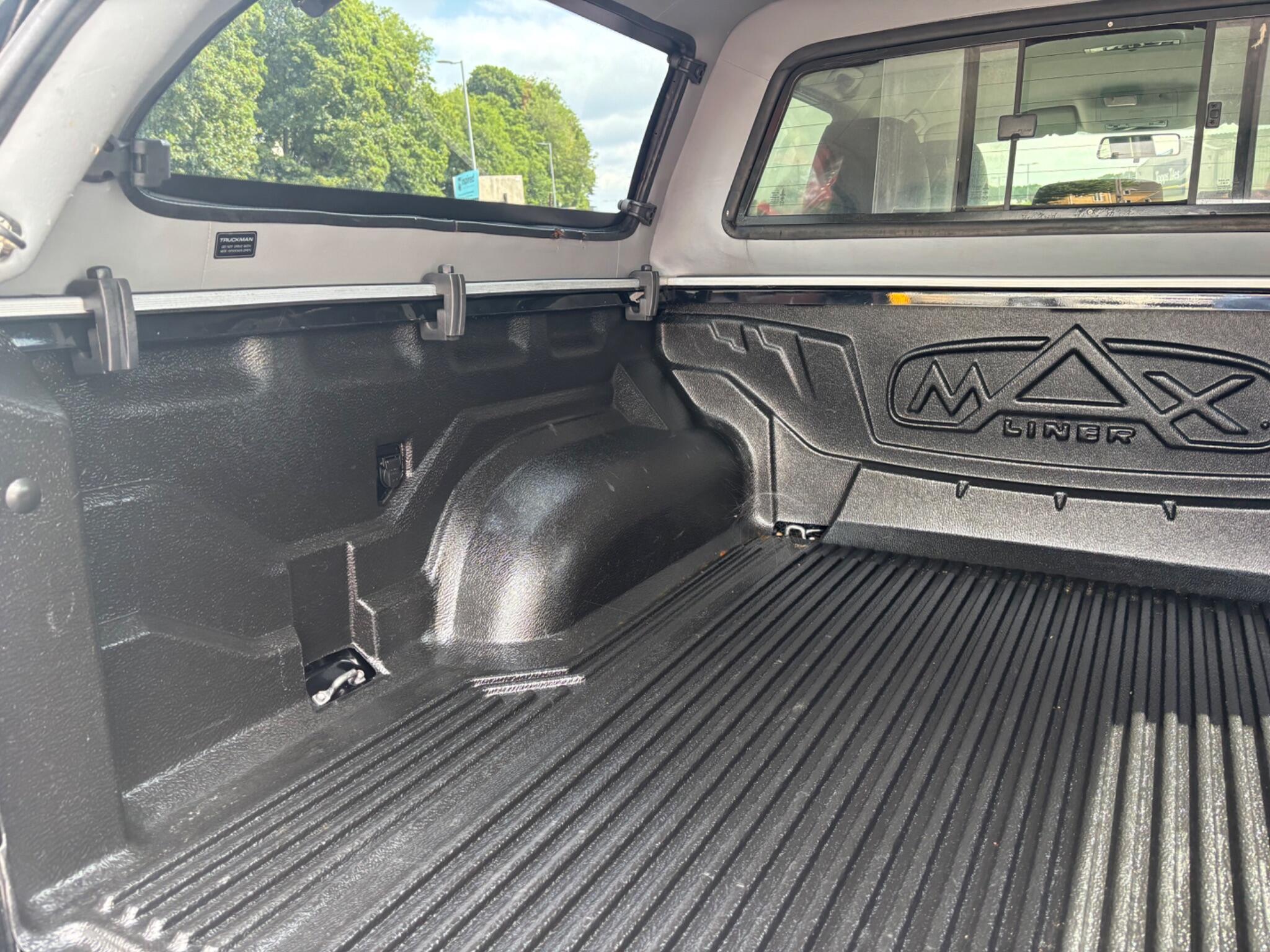 Volkswagen Amarok view 32
