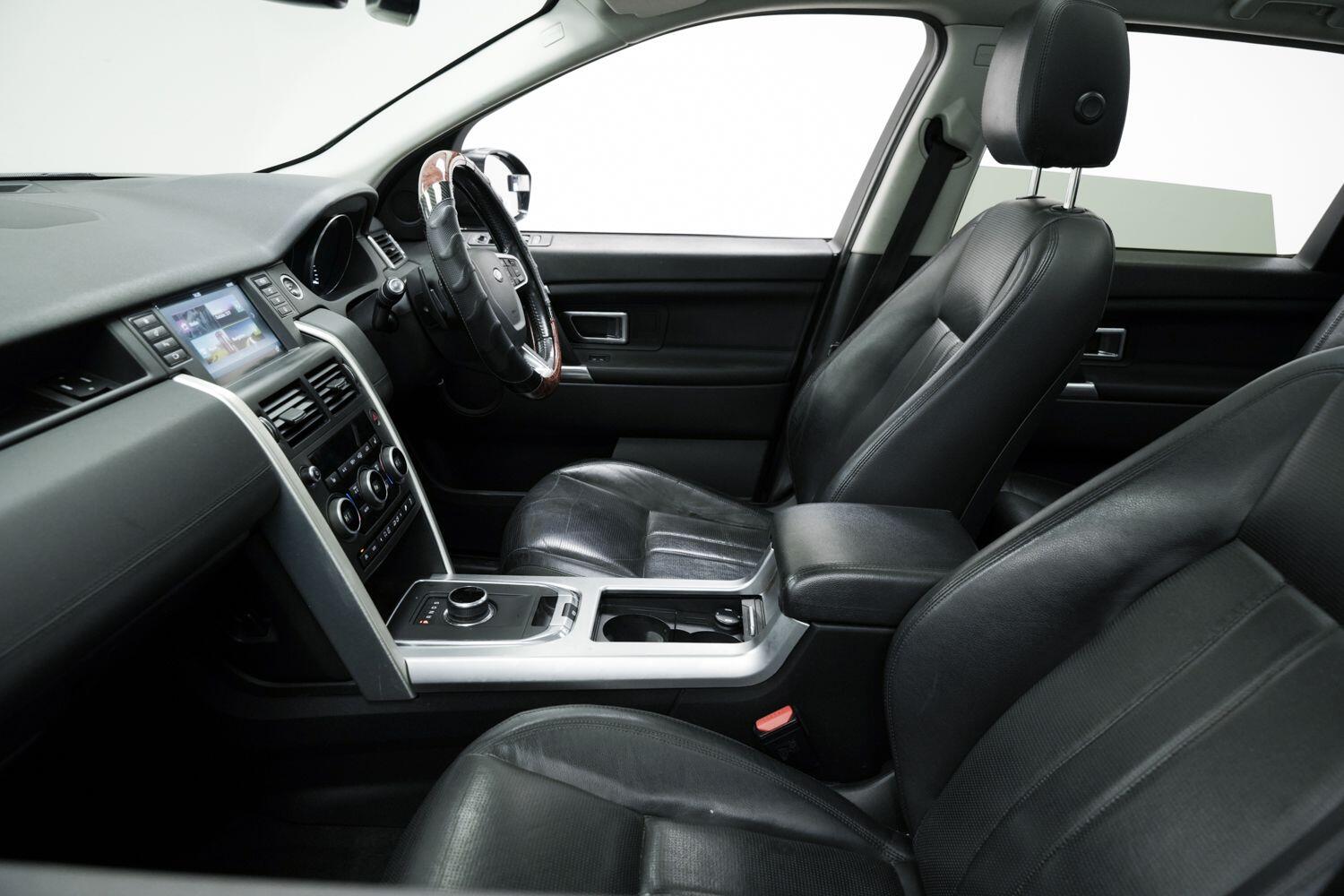 Land Rover Discovery Sport view 27