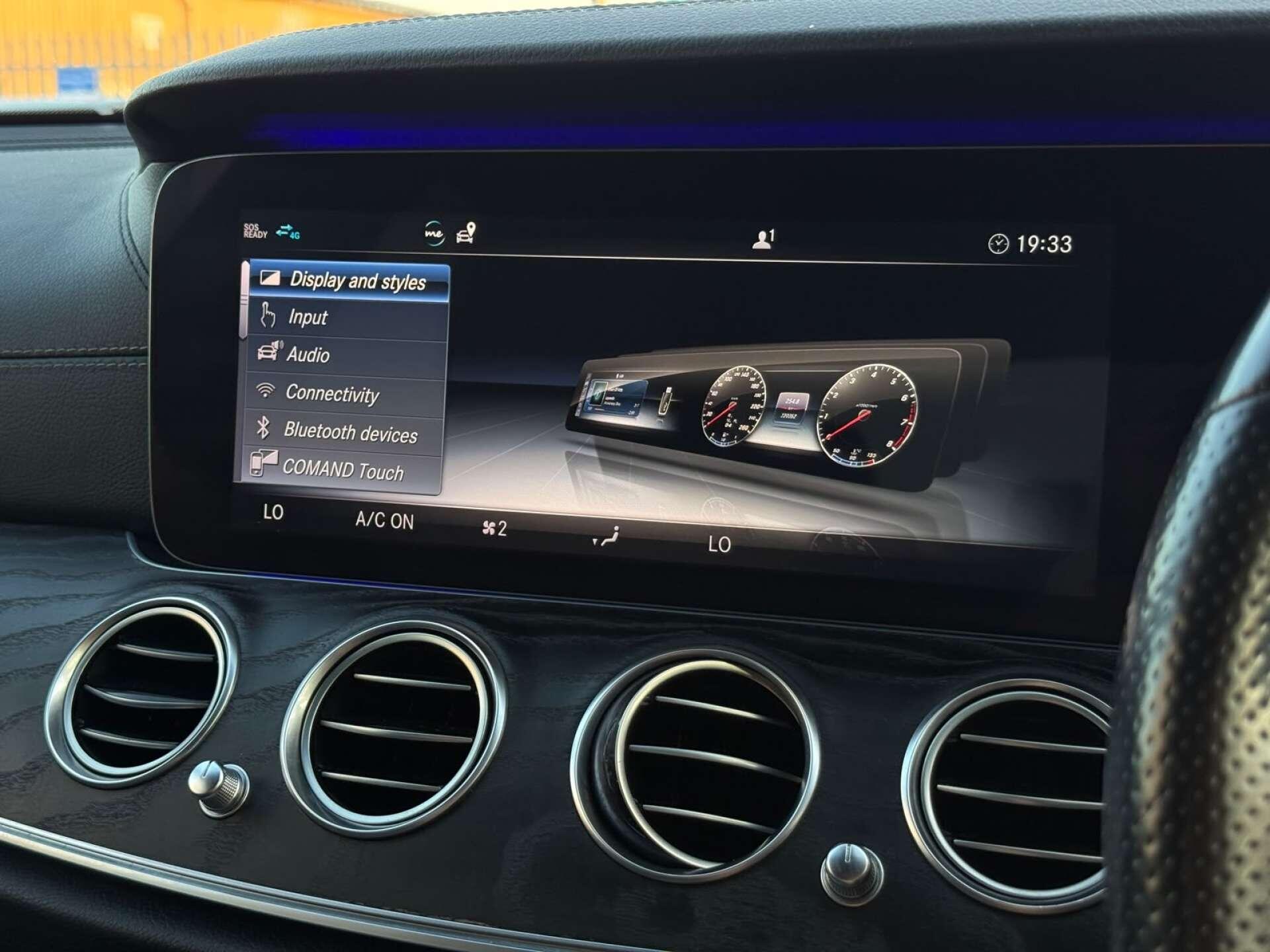 Mercedes-Benz E Class view 60