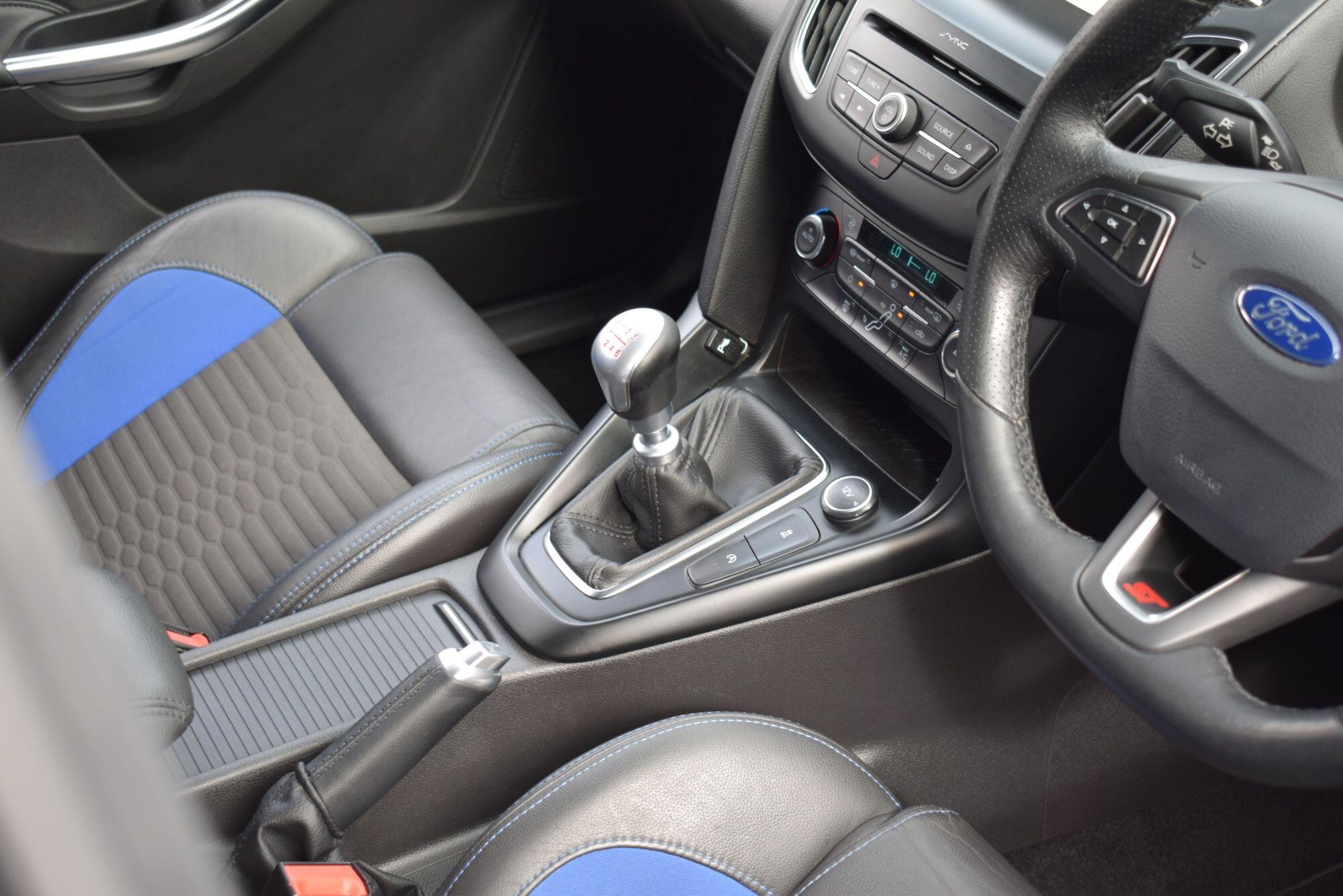 Ford Focus view 11