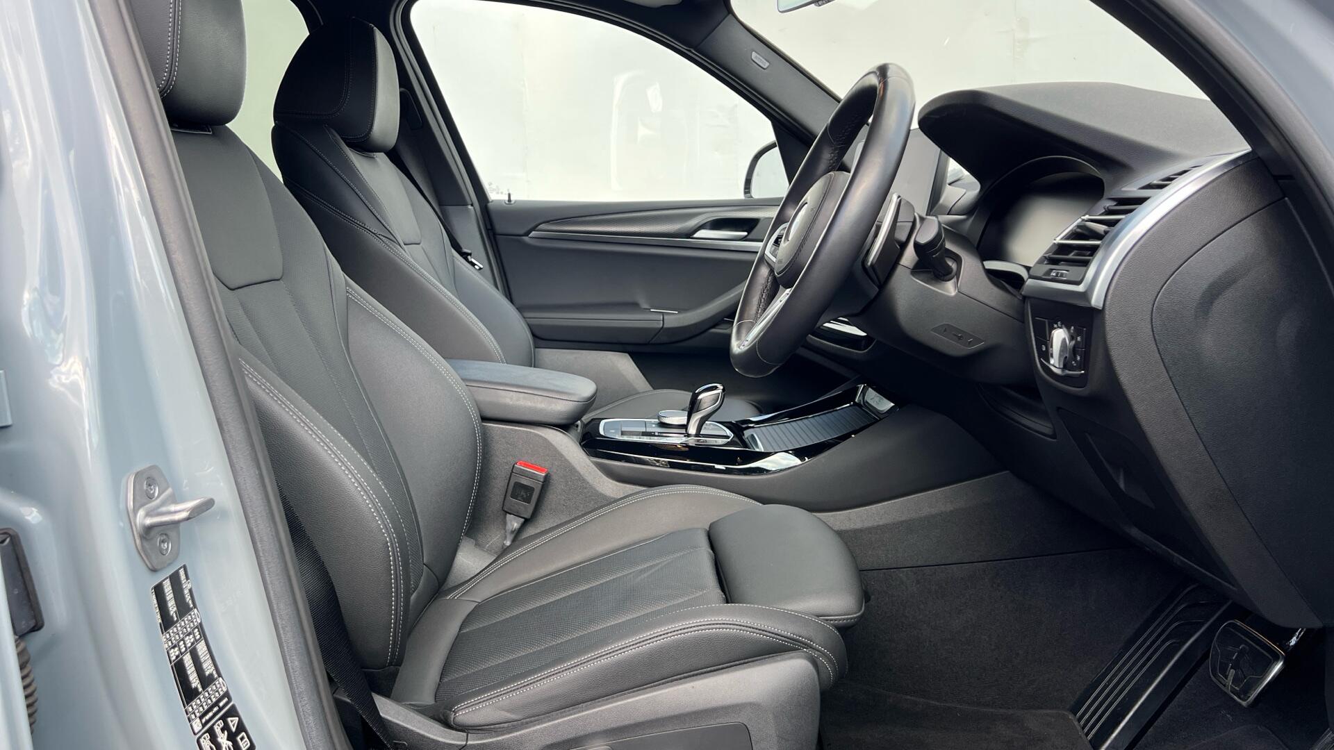 BMW X3 view 11