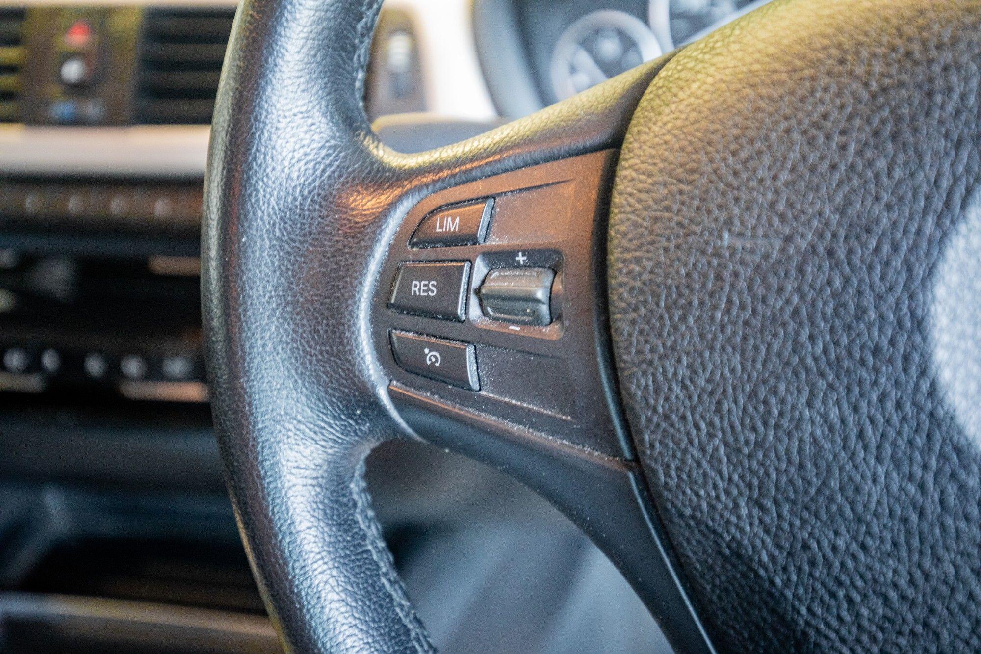 BMW 3 Series view 19
