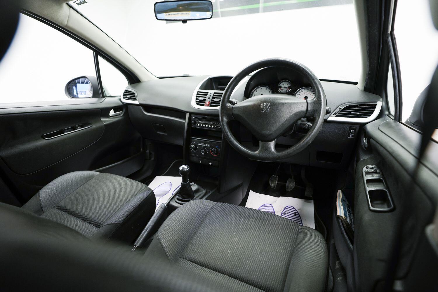 Peugeot 207 view 8