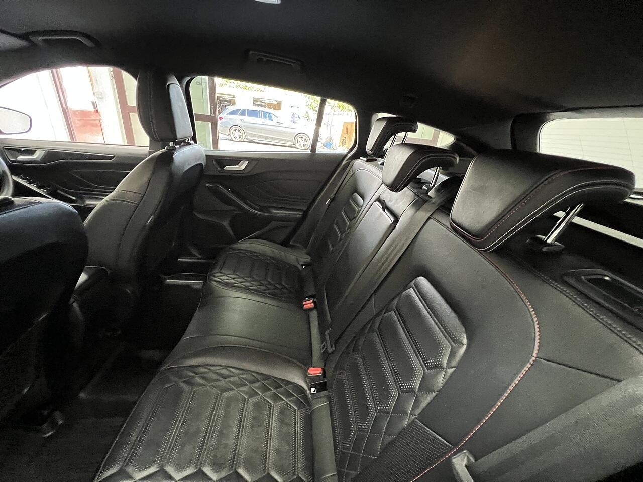 Ford Focus view 18