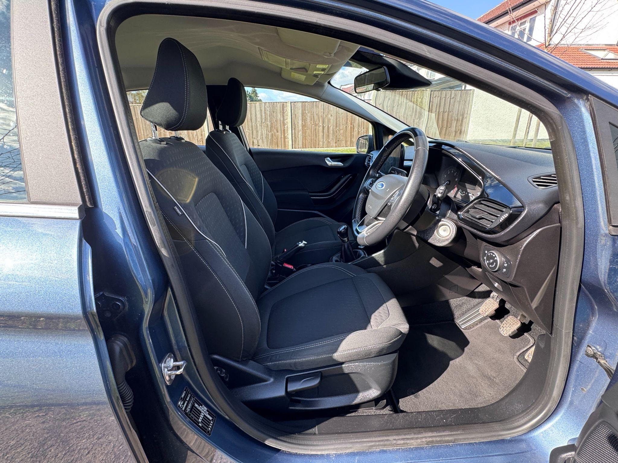 2018 Ford Fiesta image 16