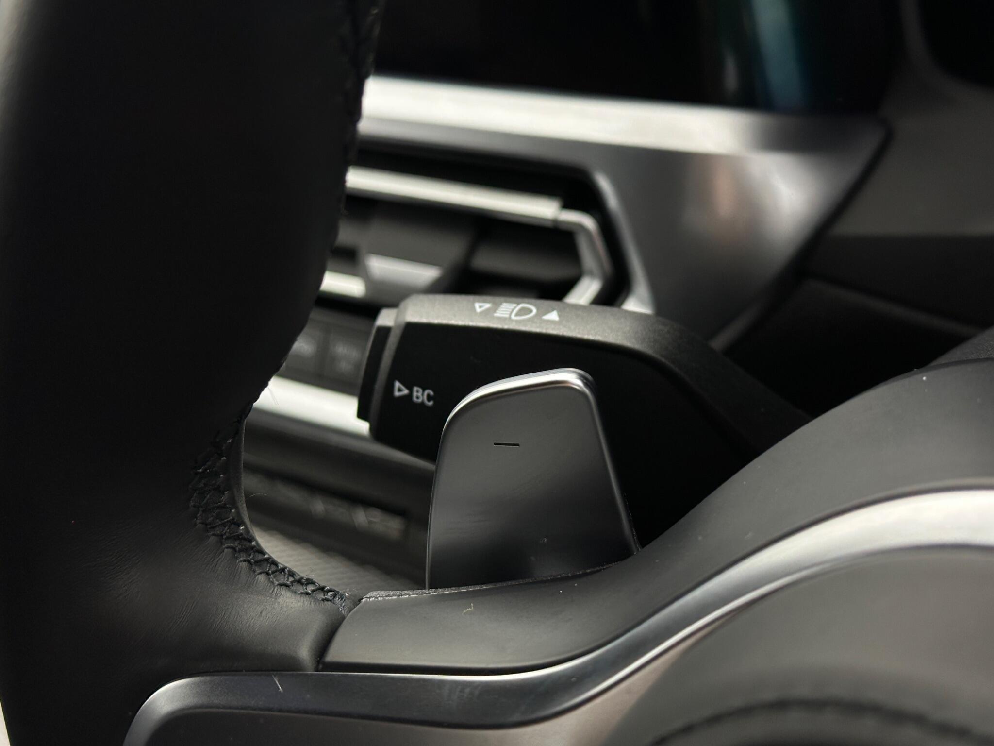 BMW 3 Series view 14