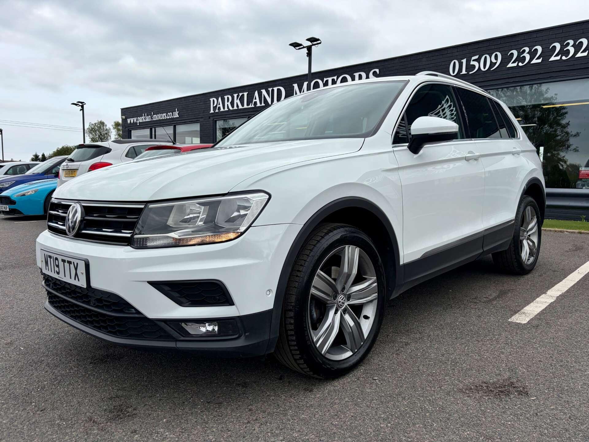 Volkswagen Tiguan view 4