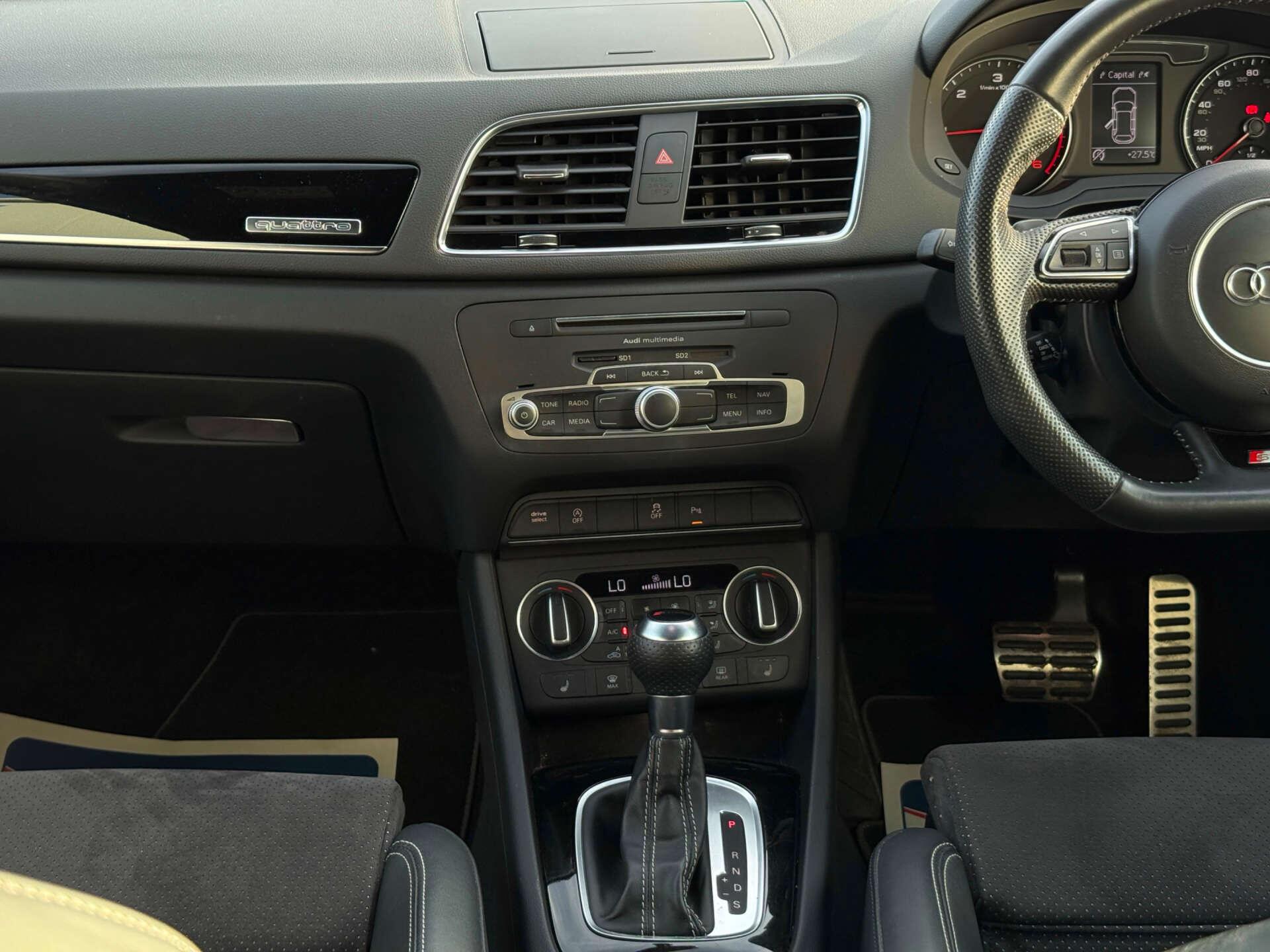 Audi Q3 view 36