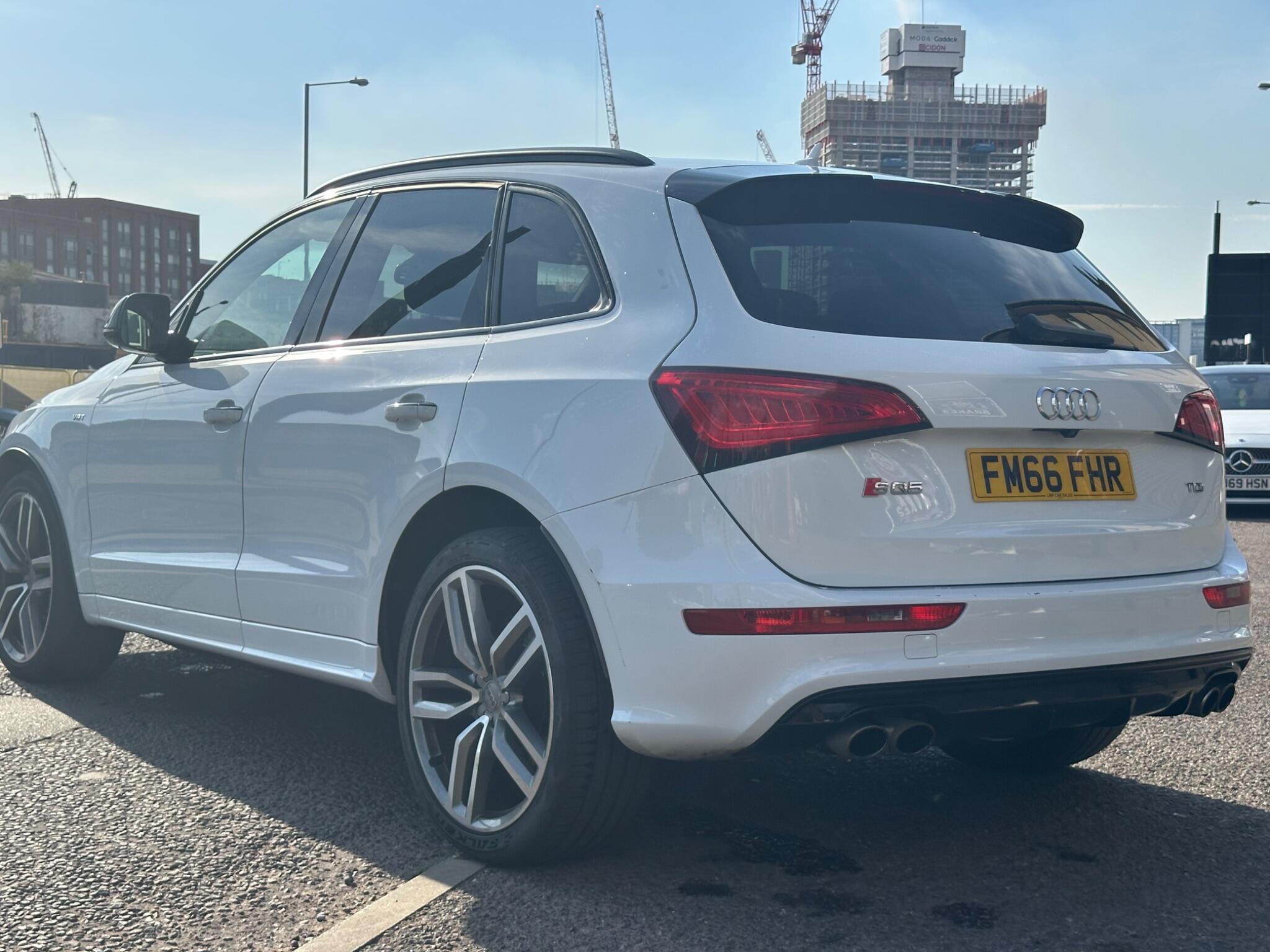 Audi SQ5 view 36