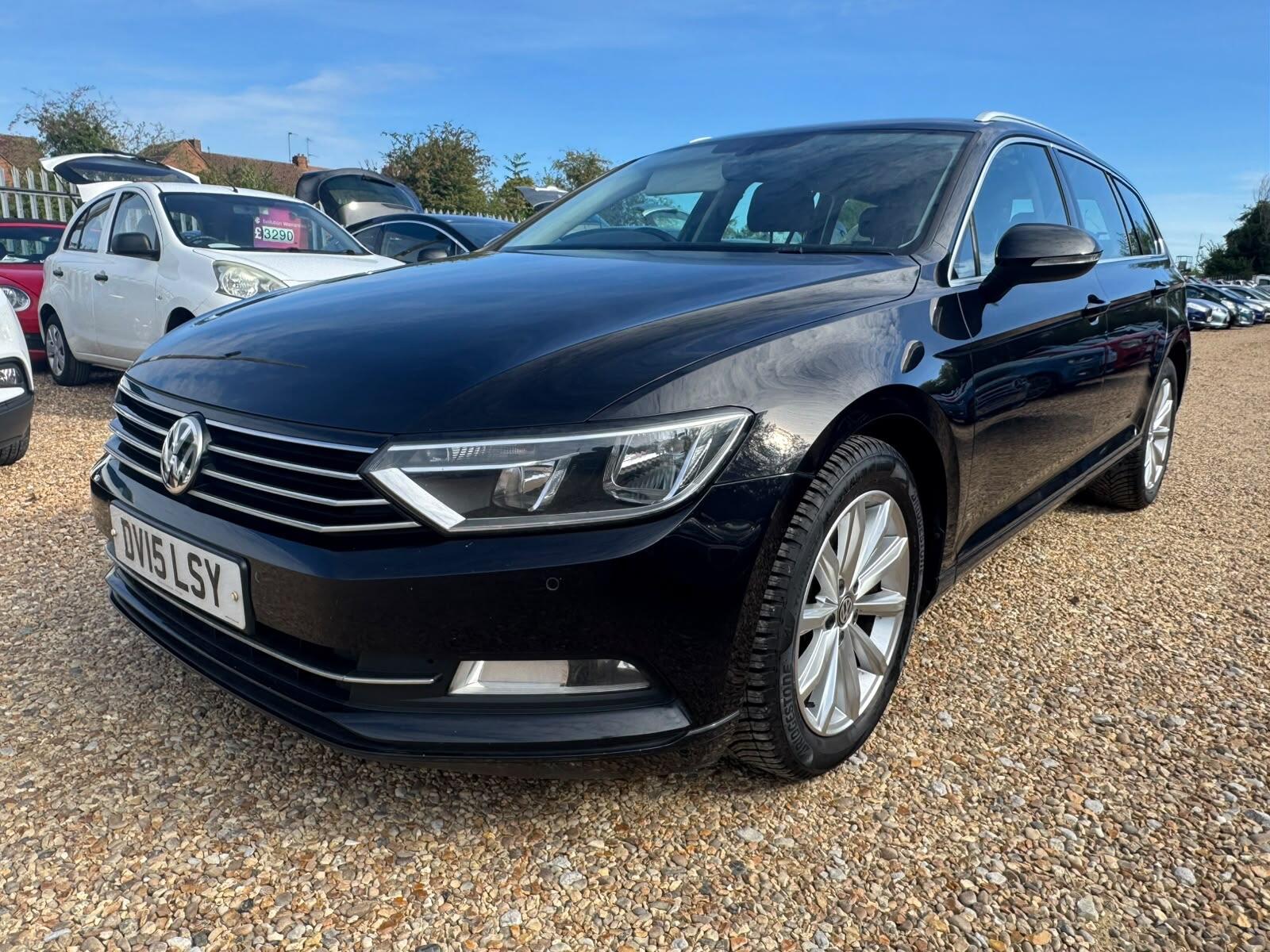 Volkswagen Passat view 3