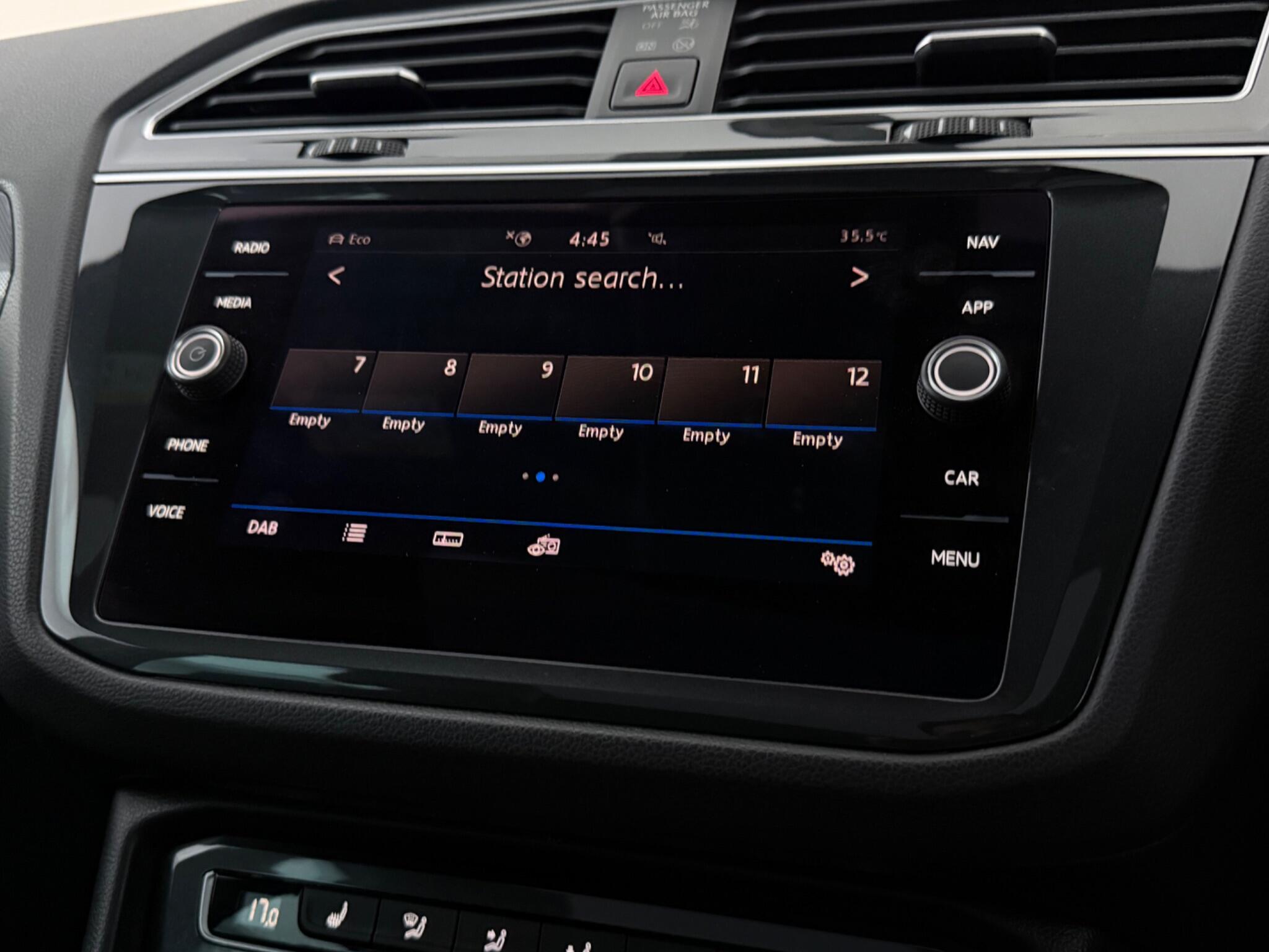 Volkswagen Tiguan view 23