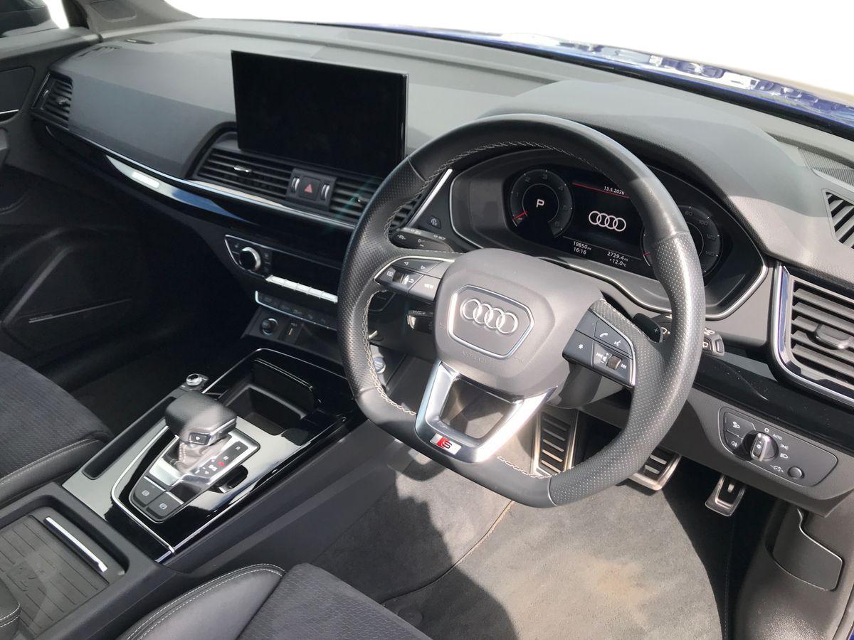 Audi Q5 view 3