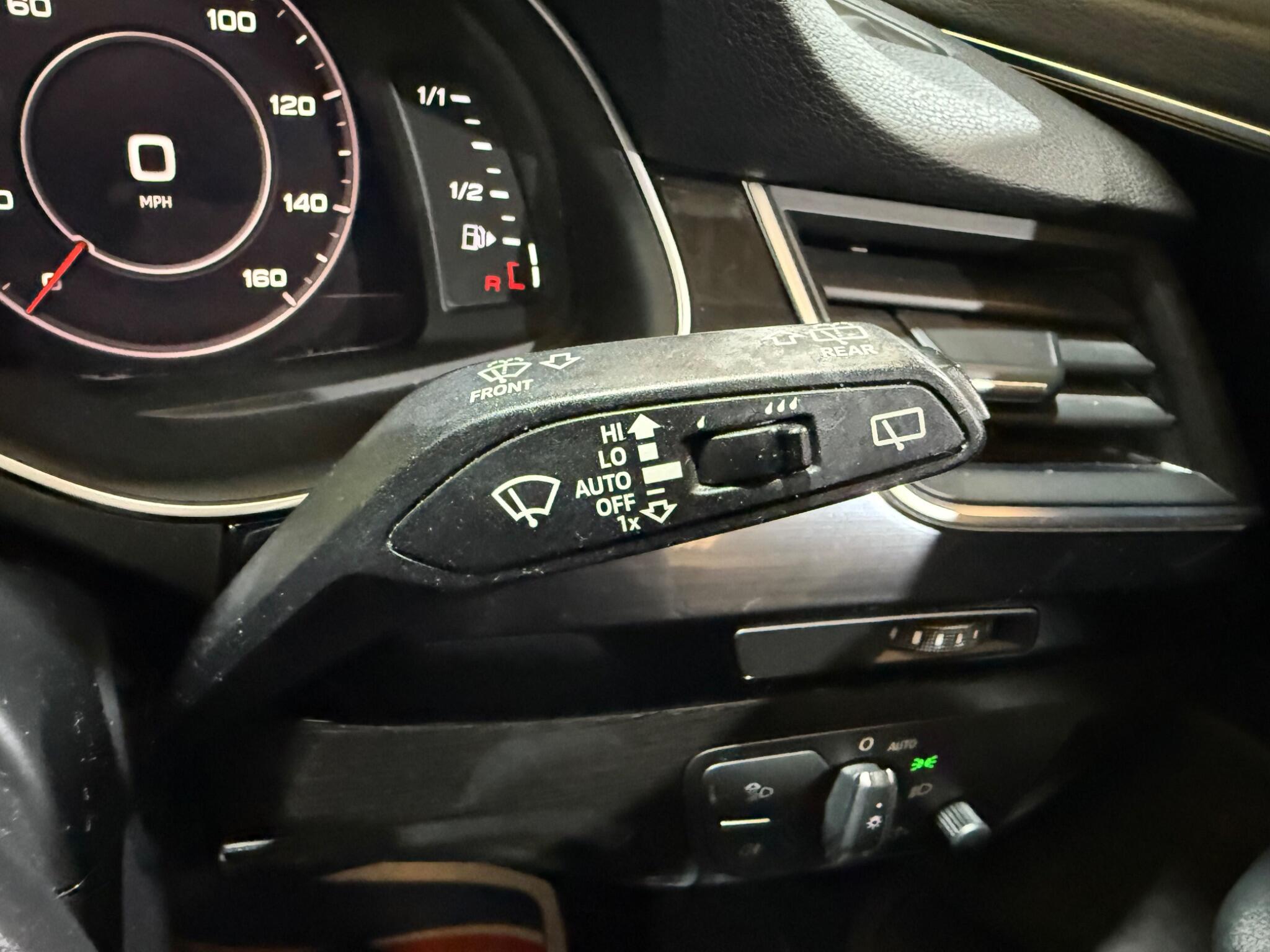 Audi Q7 view 28