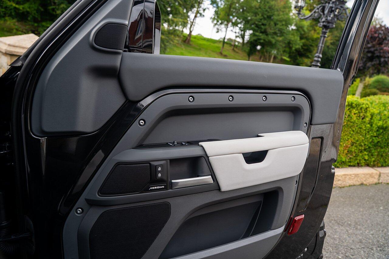 Land Rover Defender view 58