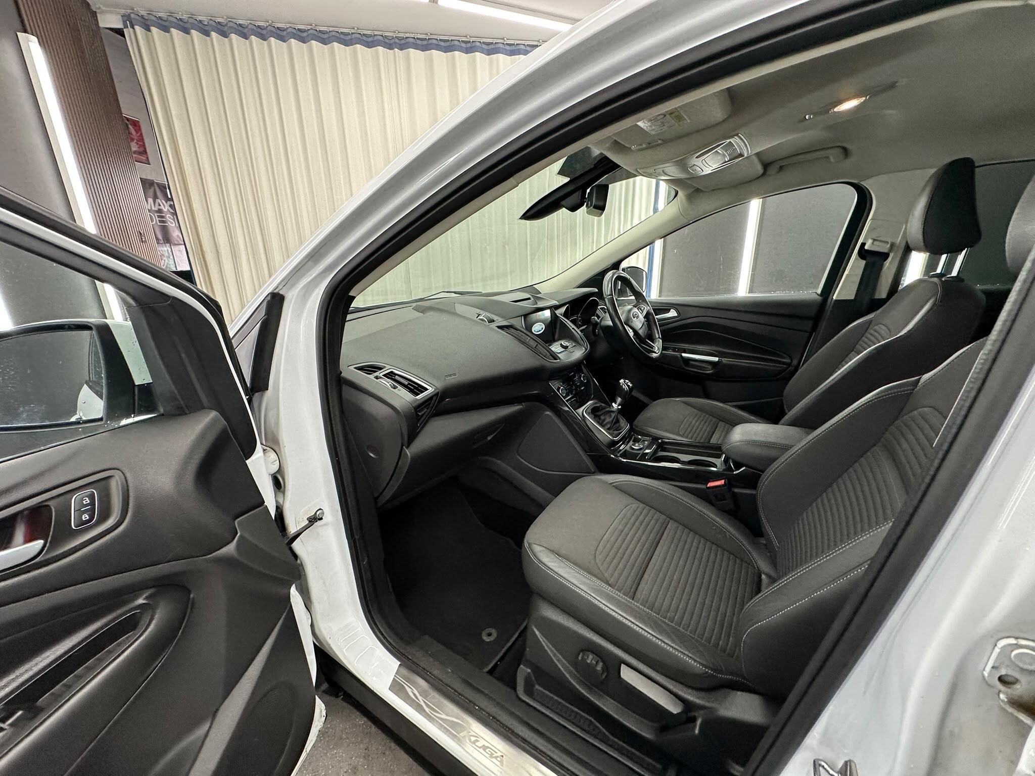 Ford Kuga view 25