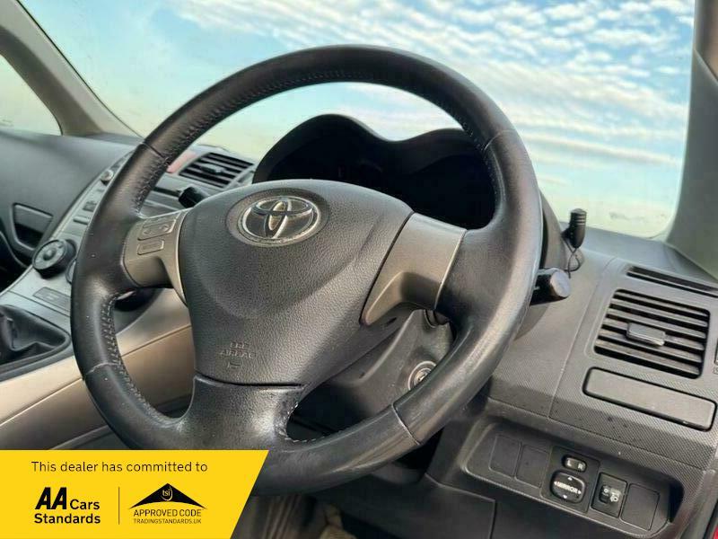 2007 Toyota Auris image 25
