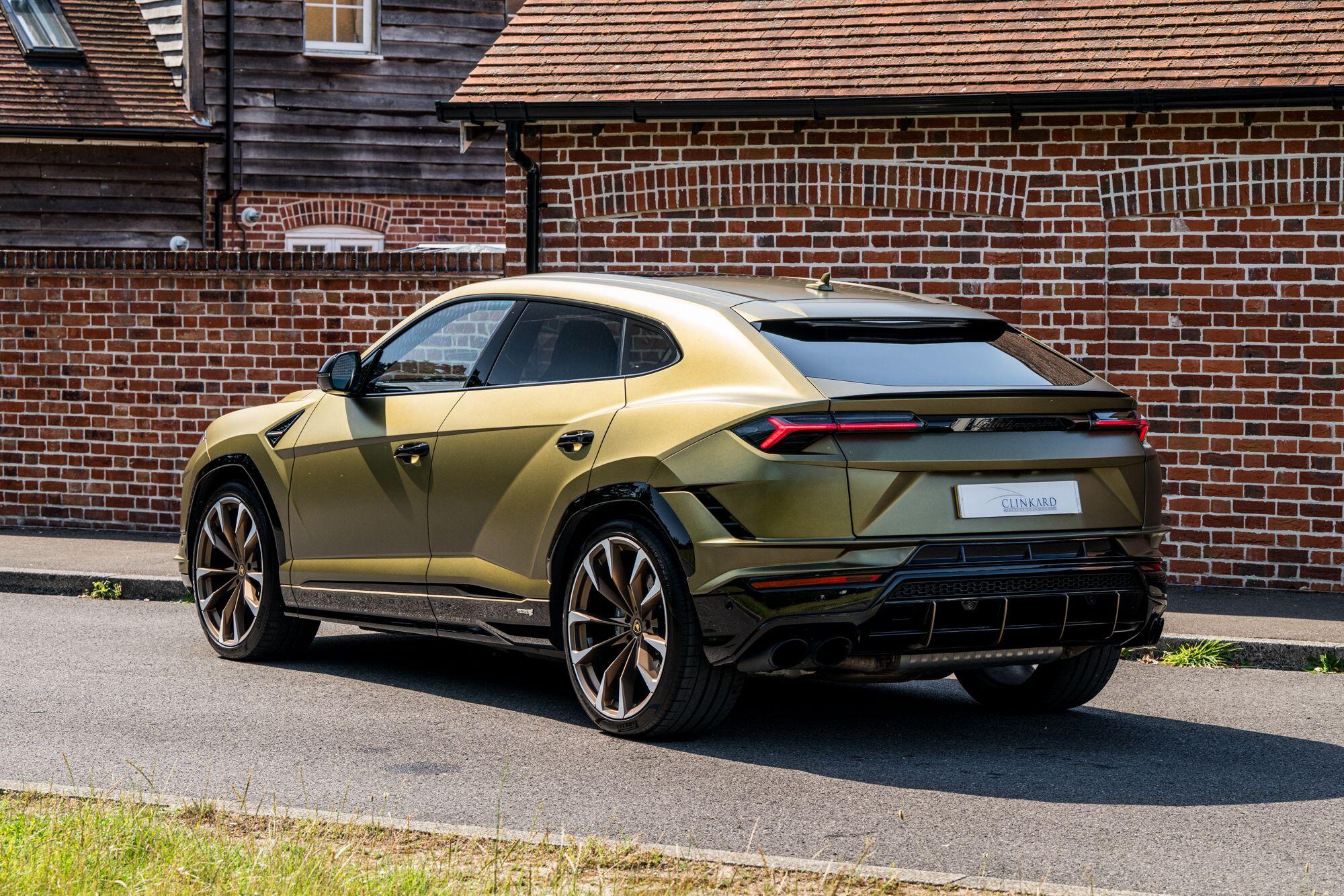 Lamborghini Urus view 7