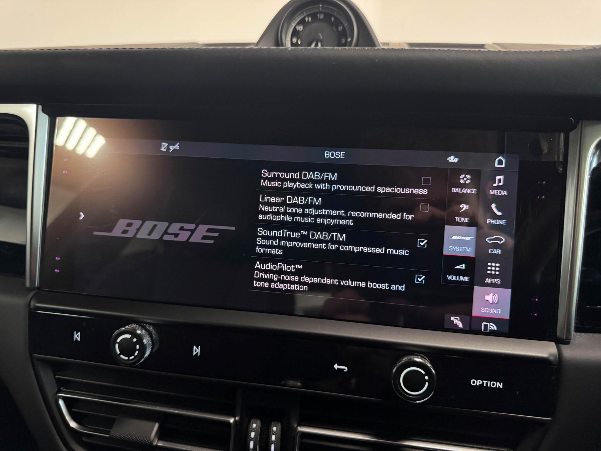 Porsche Macan view 55