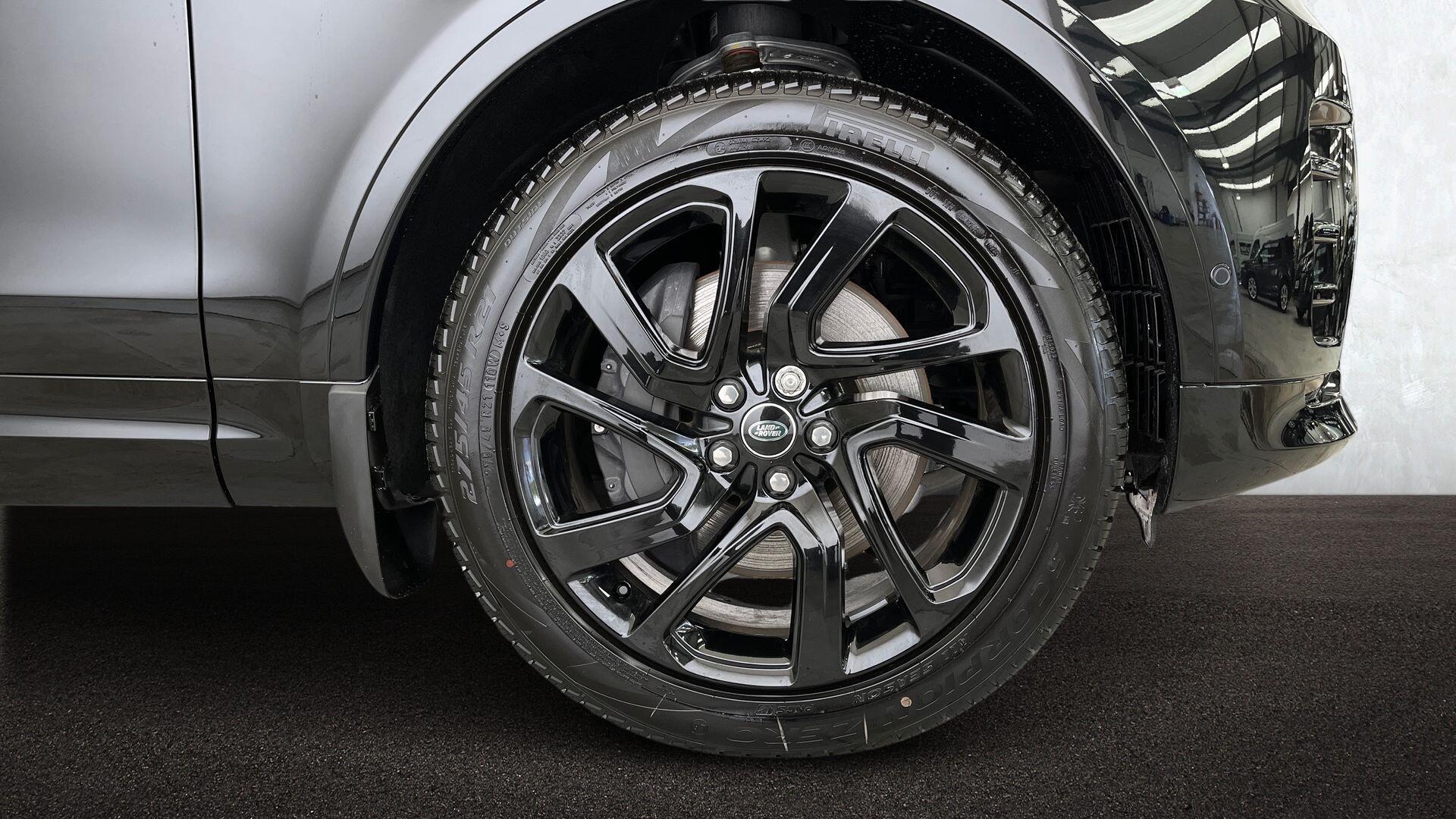 Land Rover Discovery view 8
