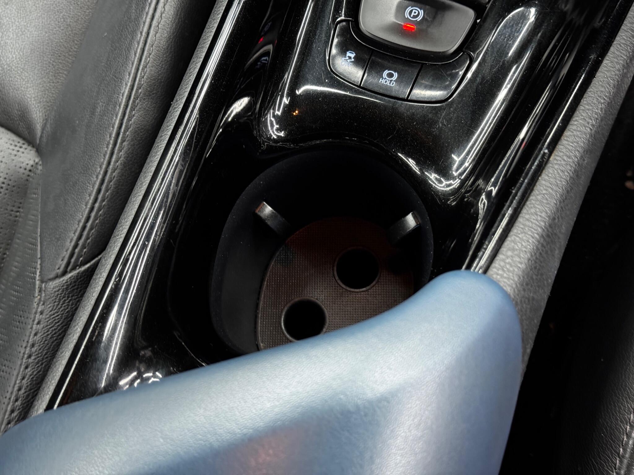 Toyota C-HR view 25