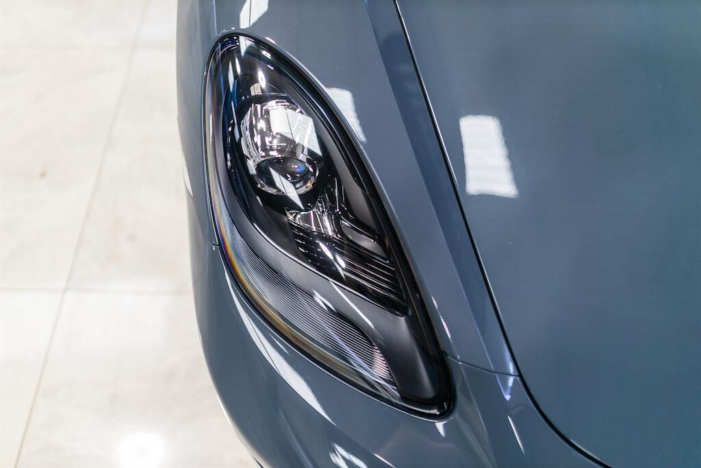 Porsche Cayman view 11
