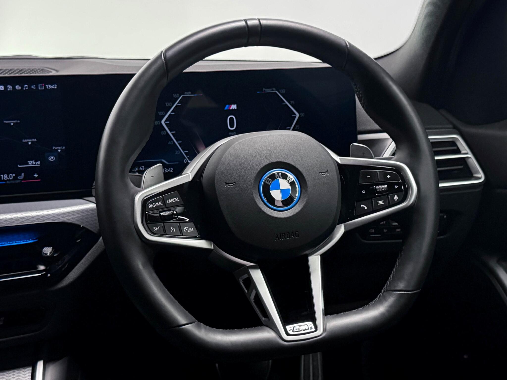 BMW 3 Series view 22