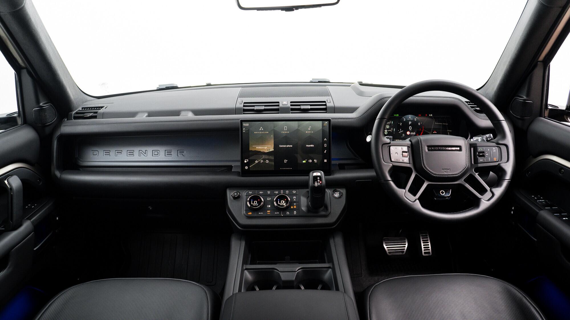 Land Rover Defender 110 view 5