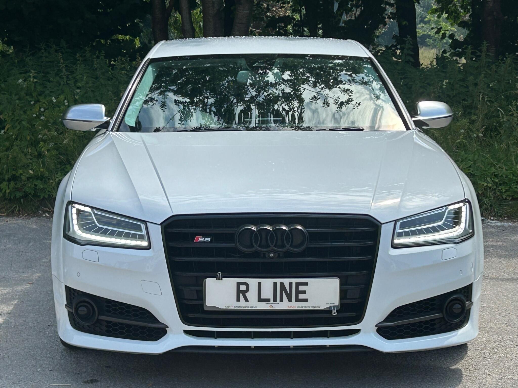 Audi S8 view 6