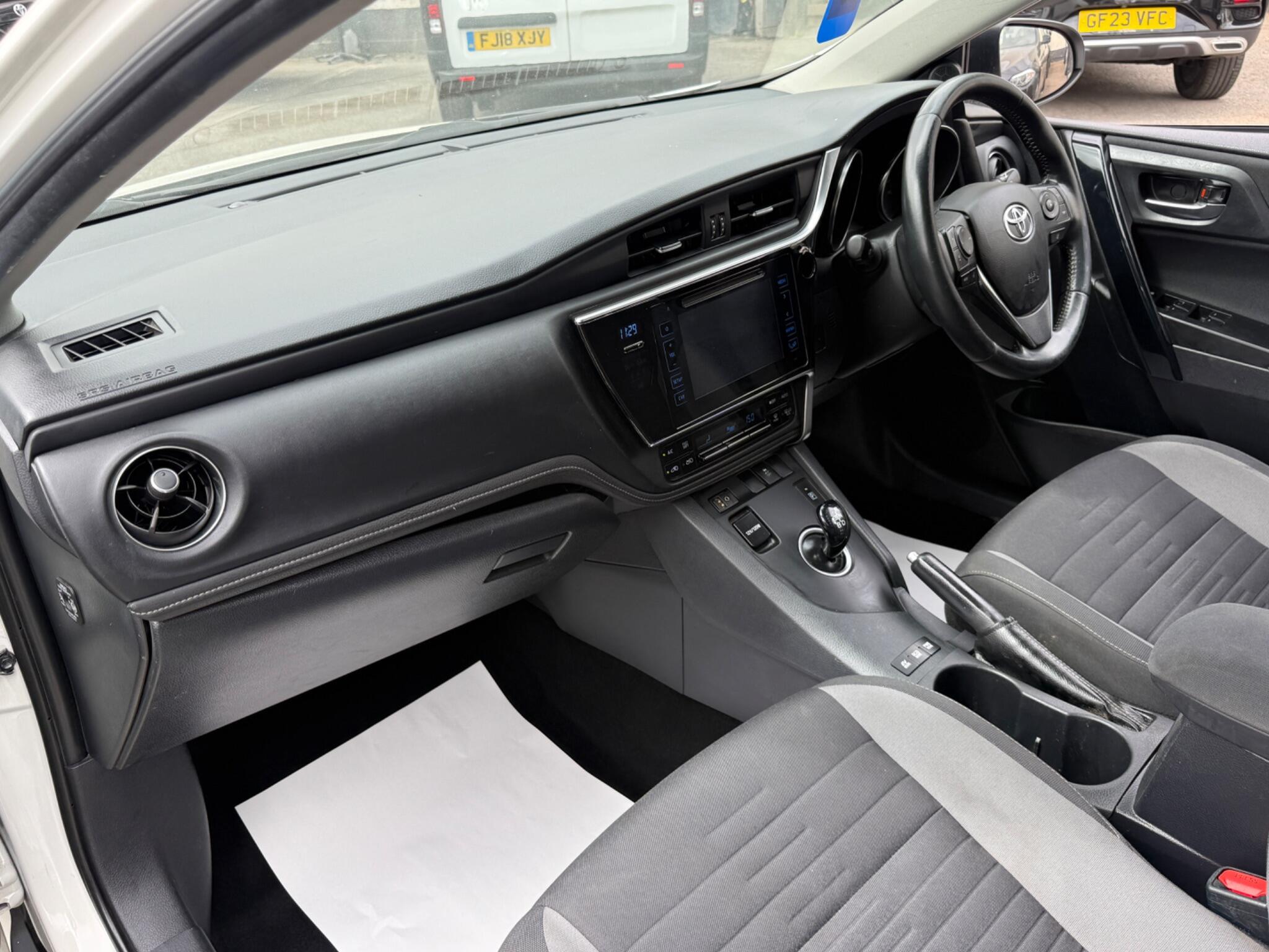 Toyota Auris - Image 43