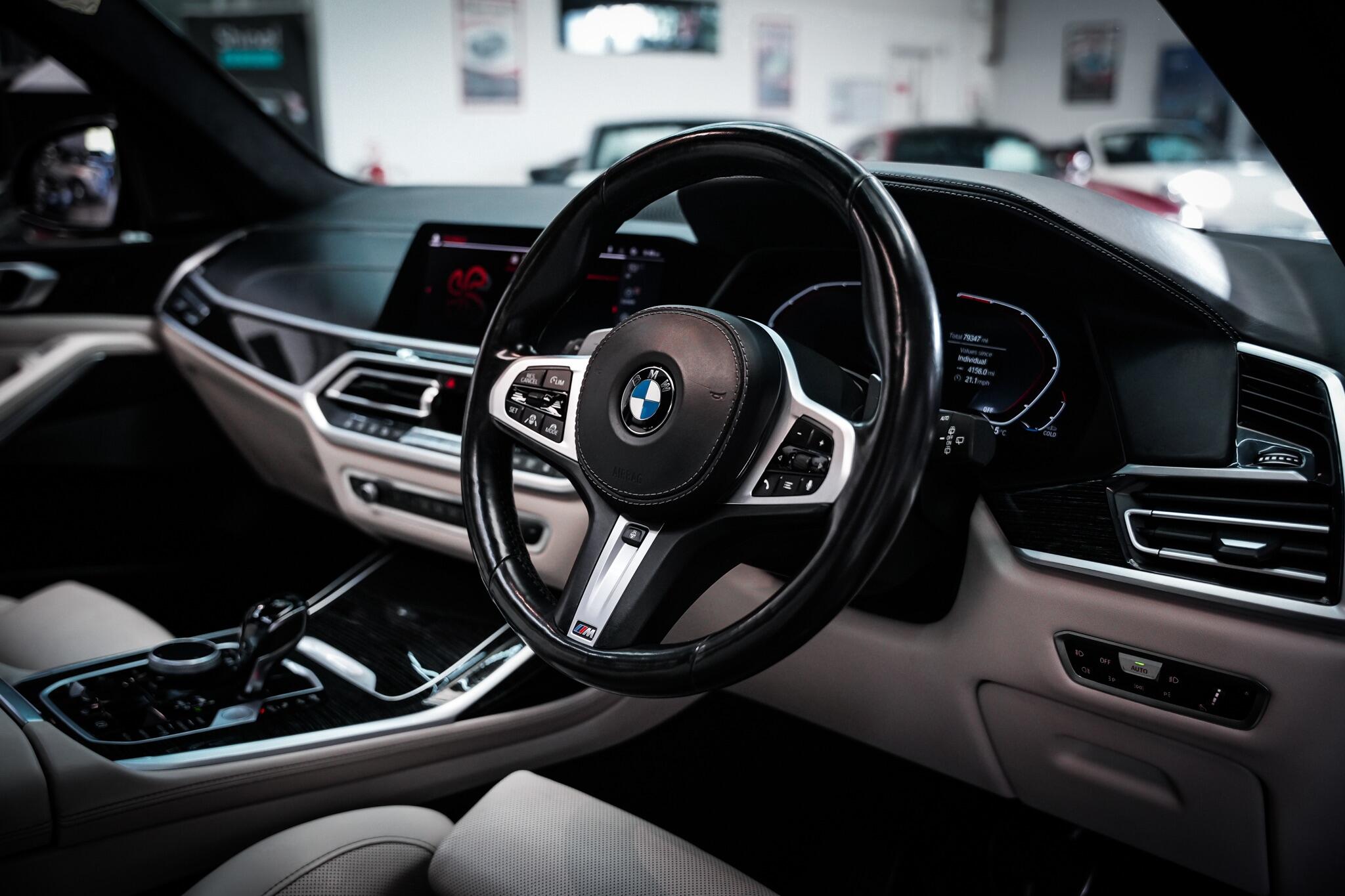 BMW X7 view 18