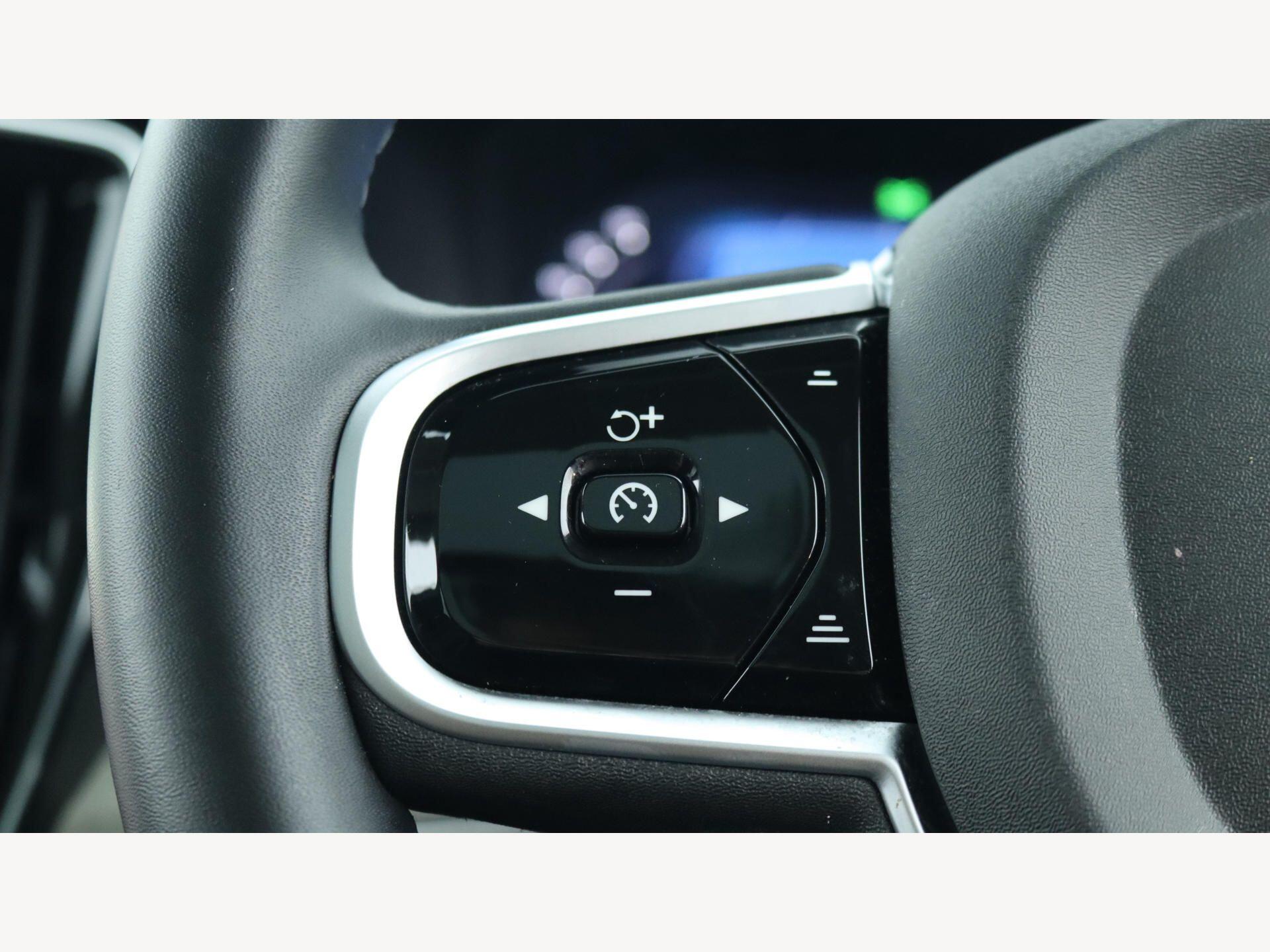 Volvo XC90 view 22
