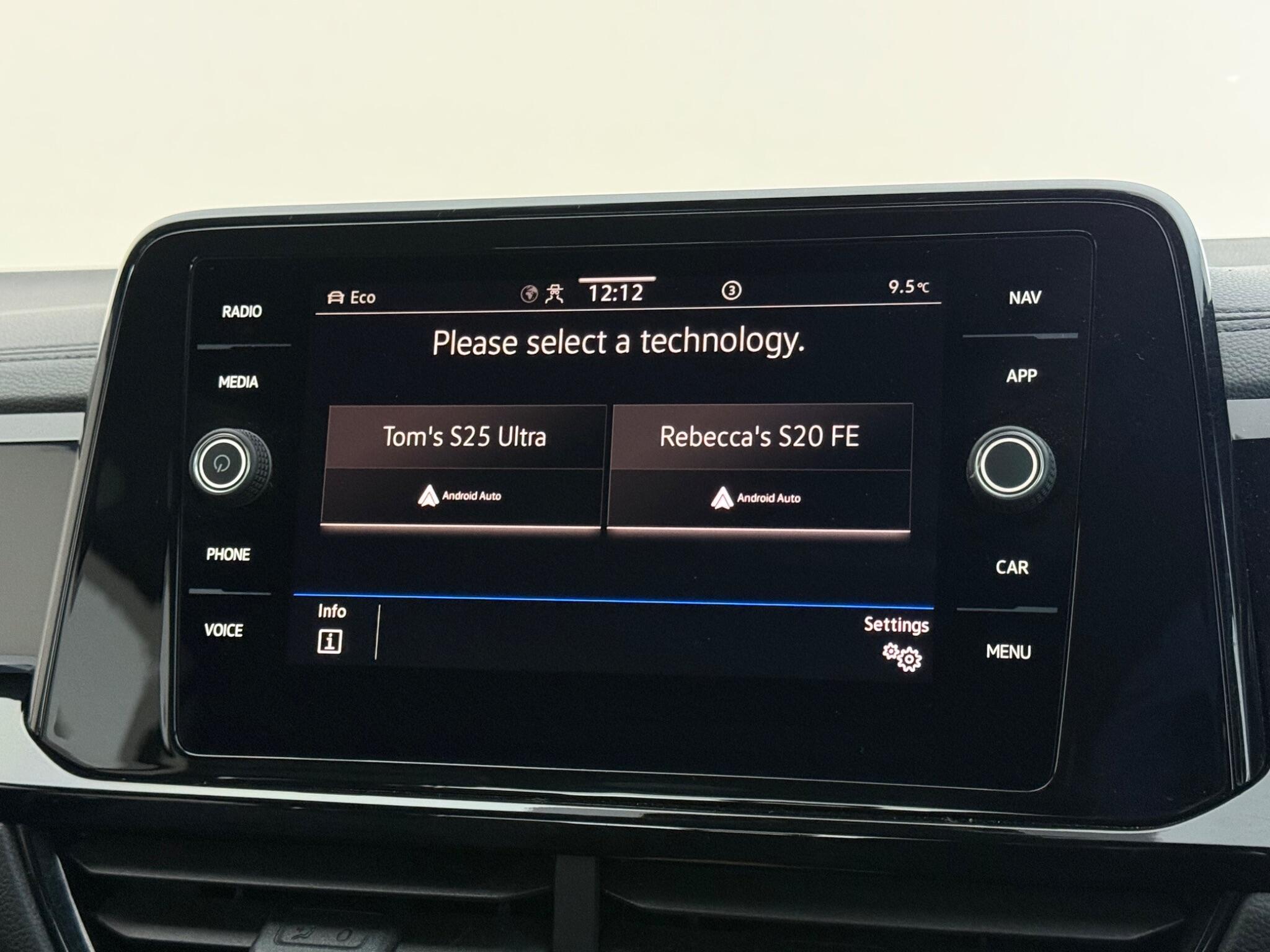 Volkswagen T-Roc view 24