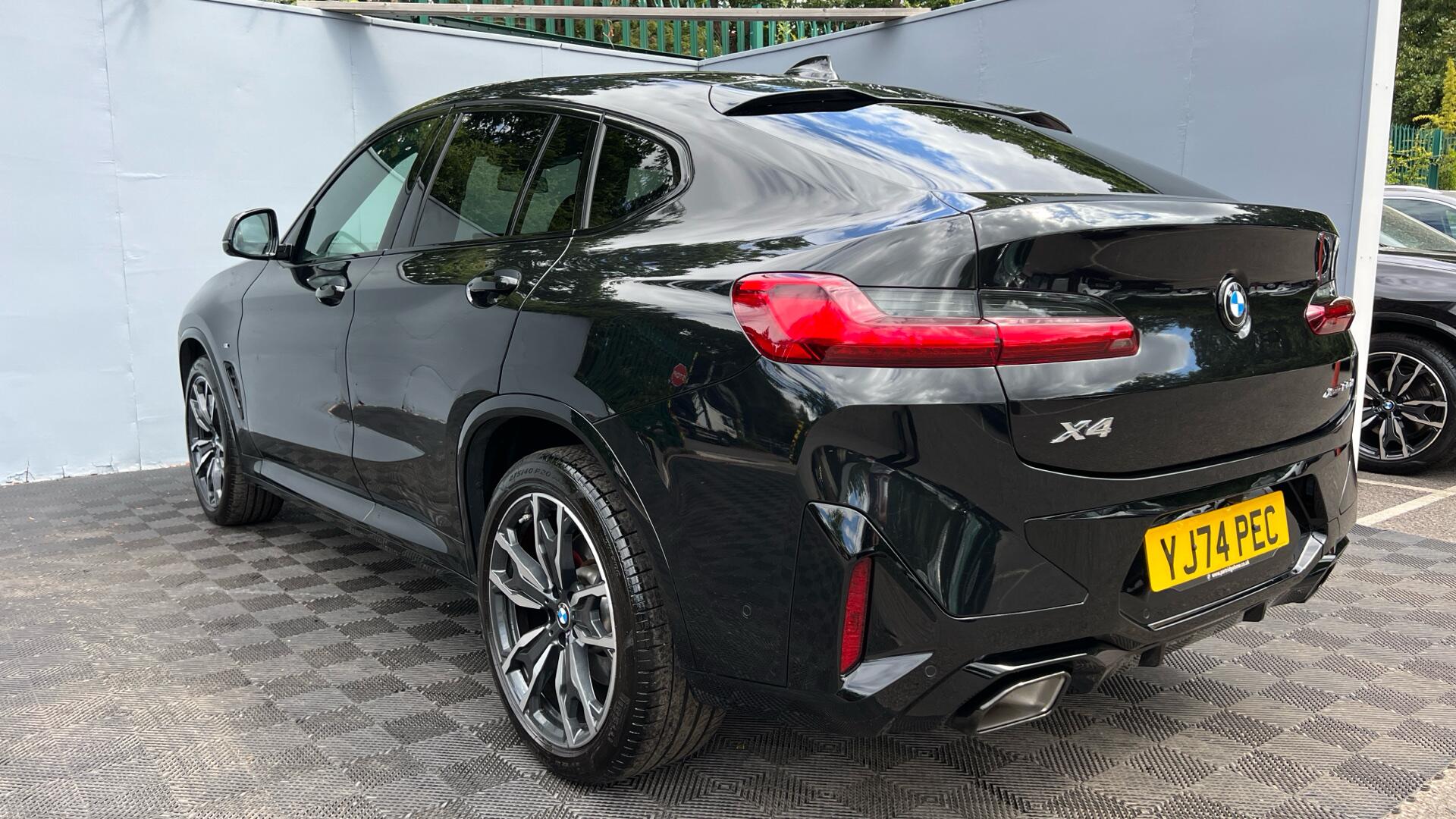 BMW X4 view 30