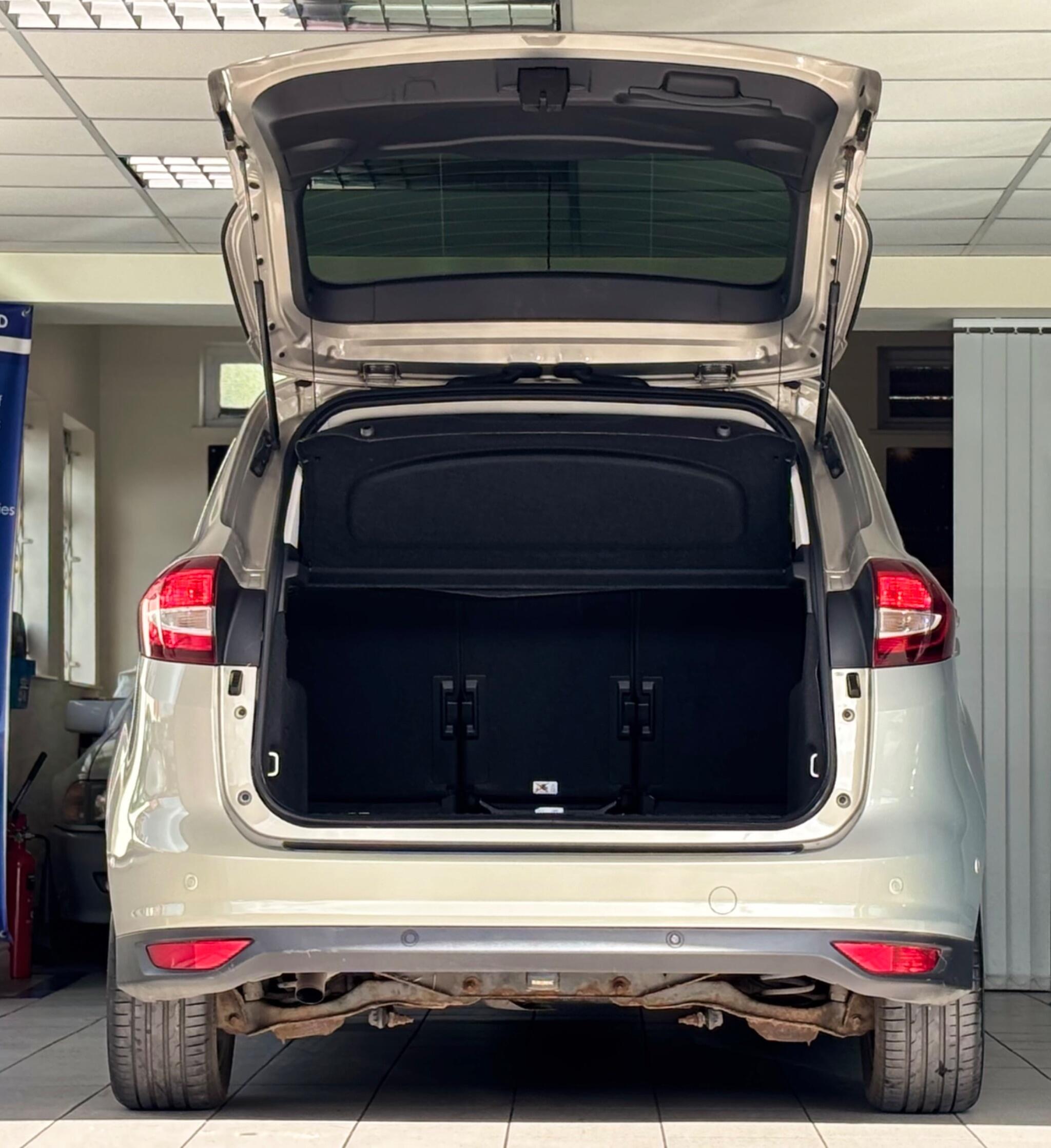 Ford C-Max view 29
