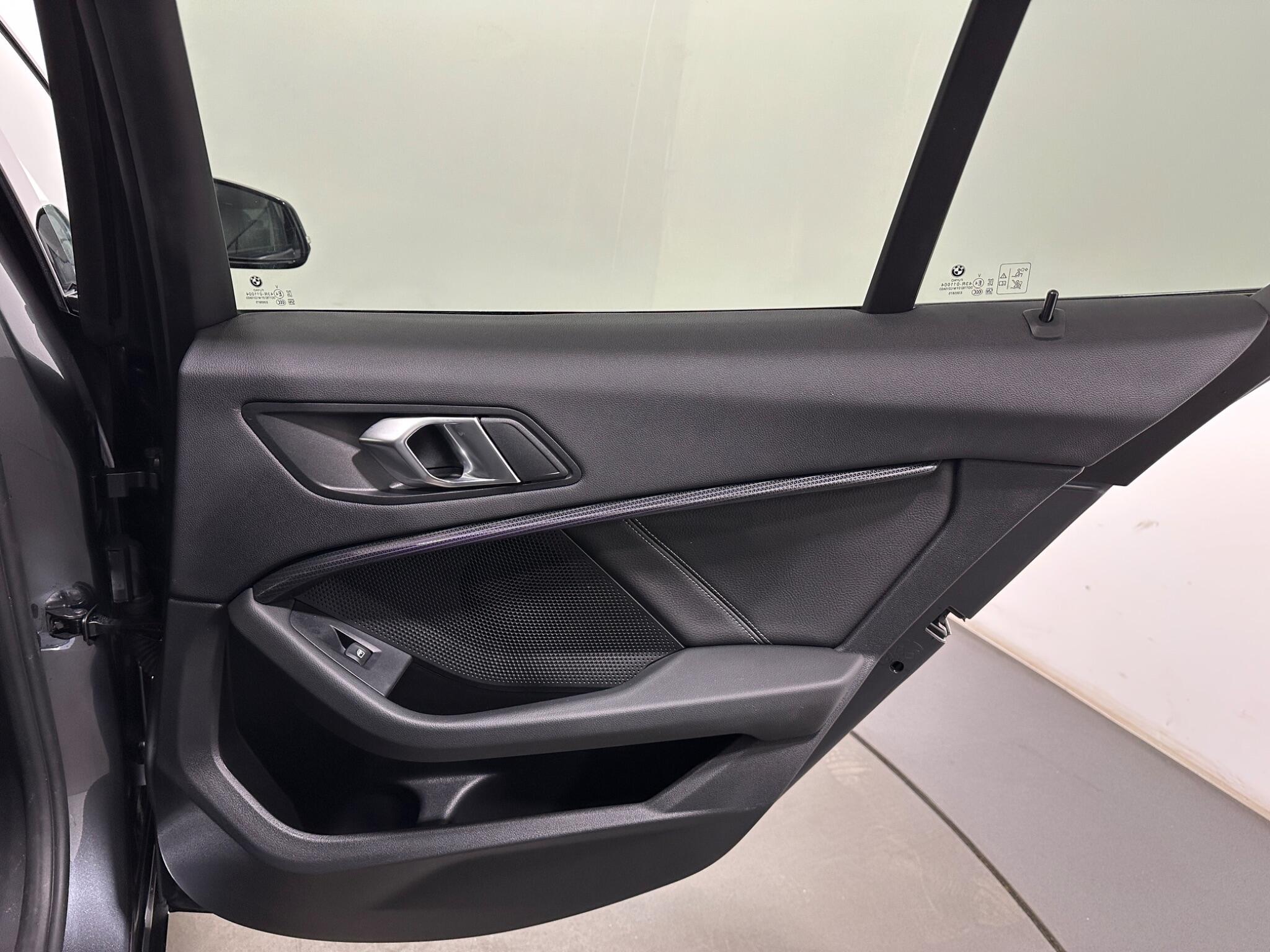 BMW 1 Series view 43