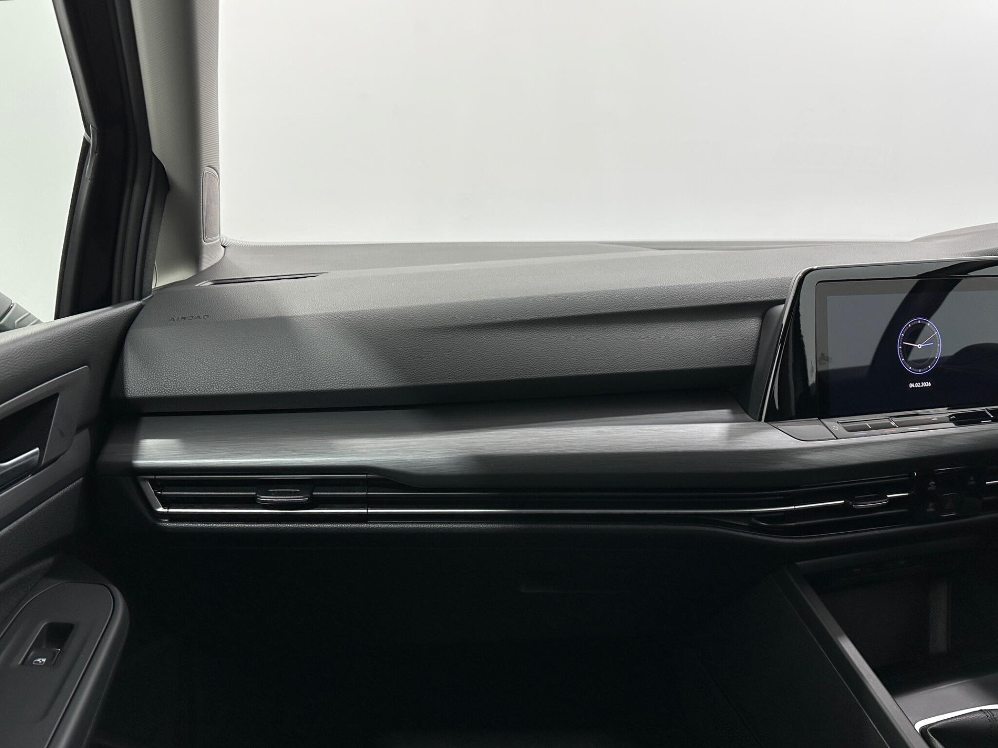 Volkswagen Golf view 28