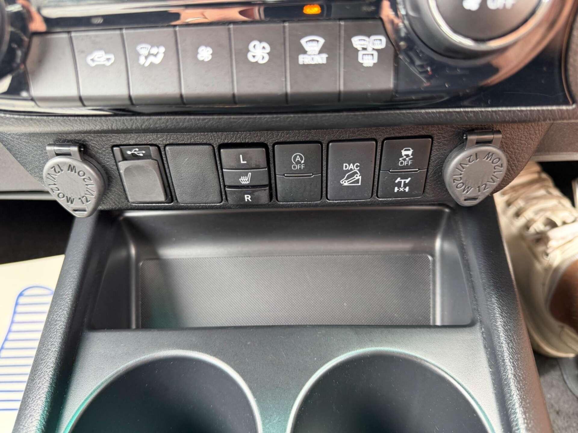 Toyota Hilux view 10