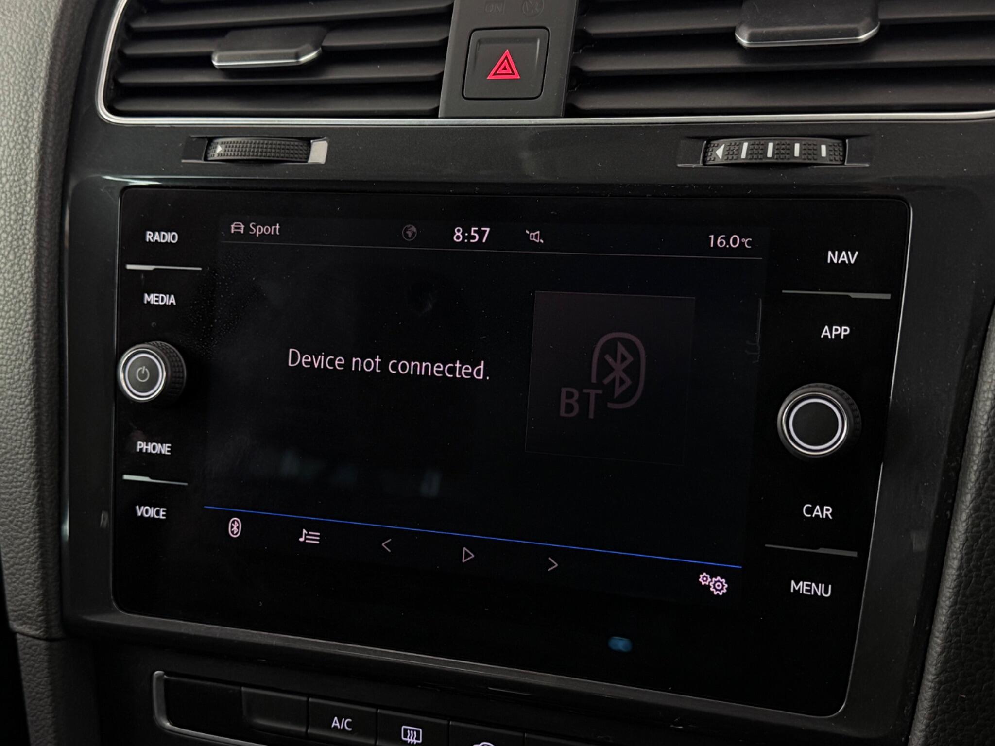 Volkswagen Golf view 23