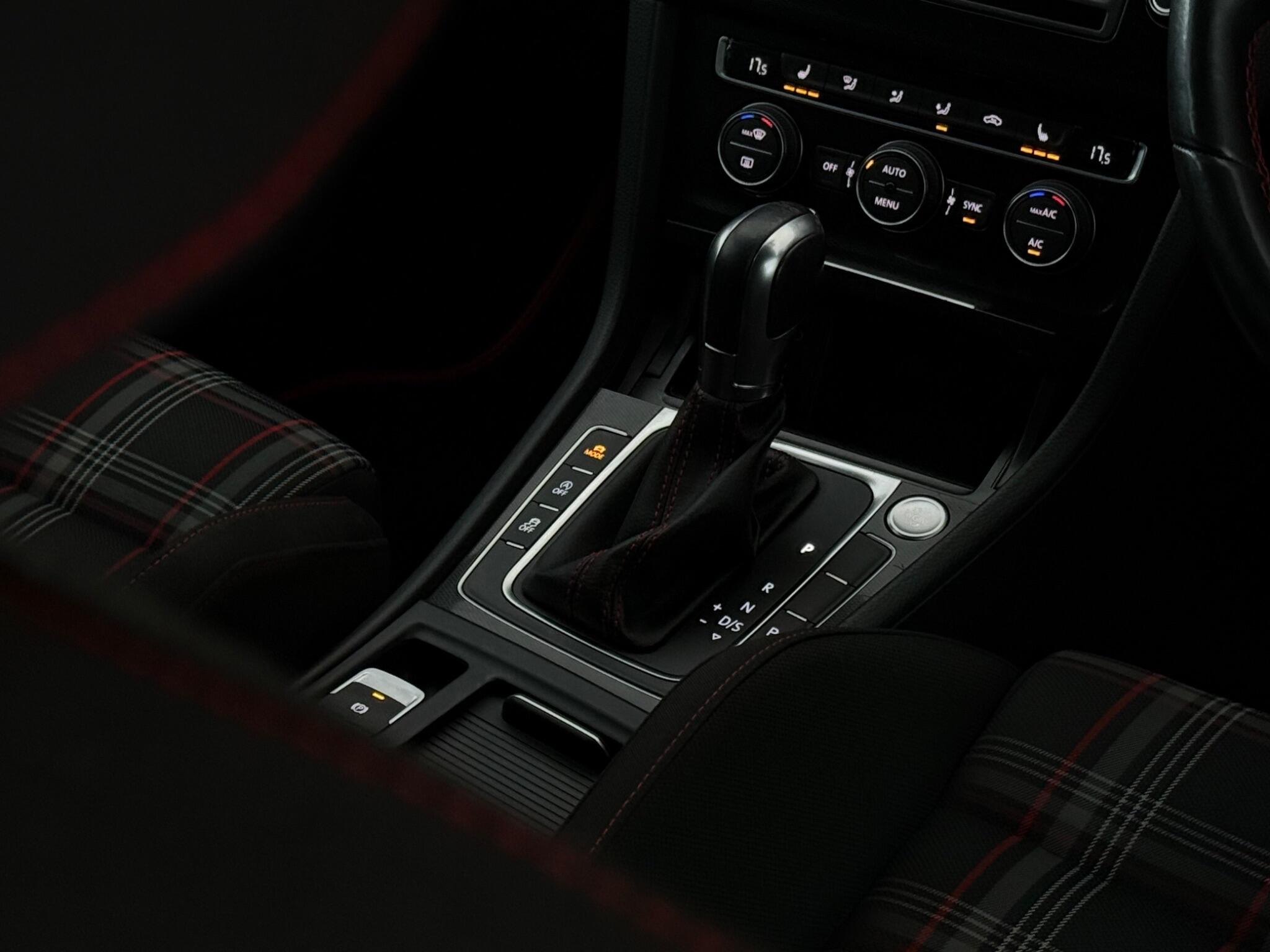 Volkswagen Golf view 21