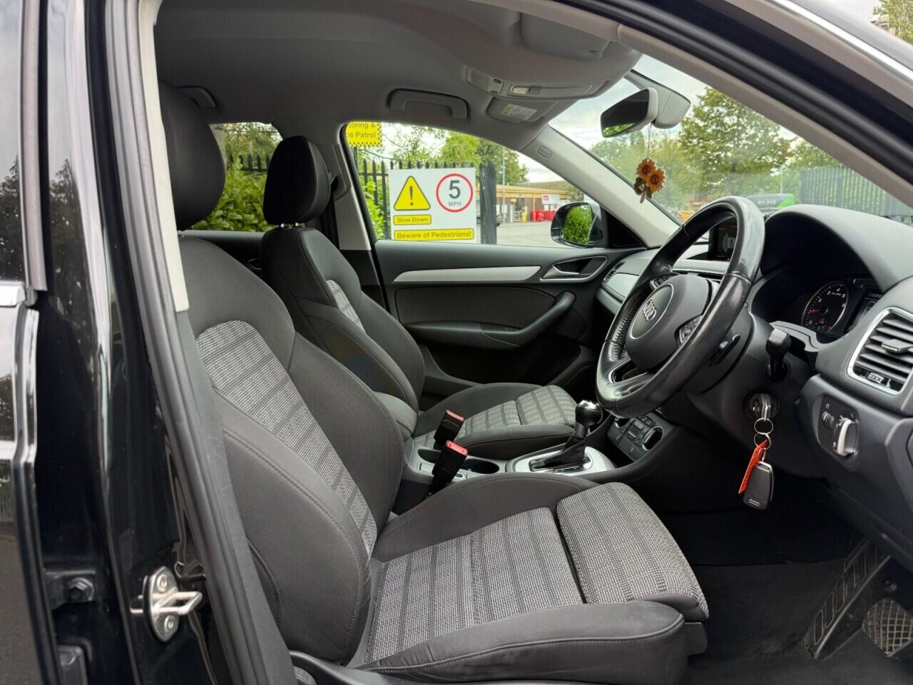 Audi Q3 view 10