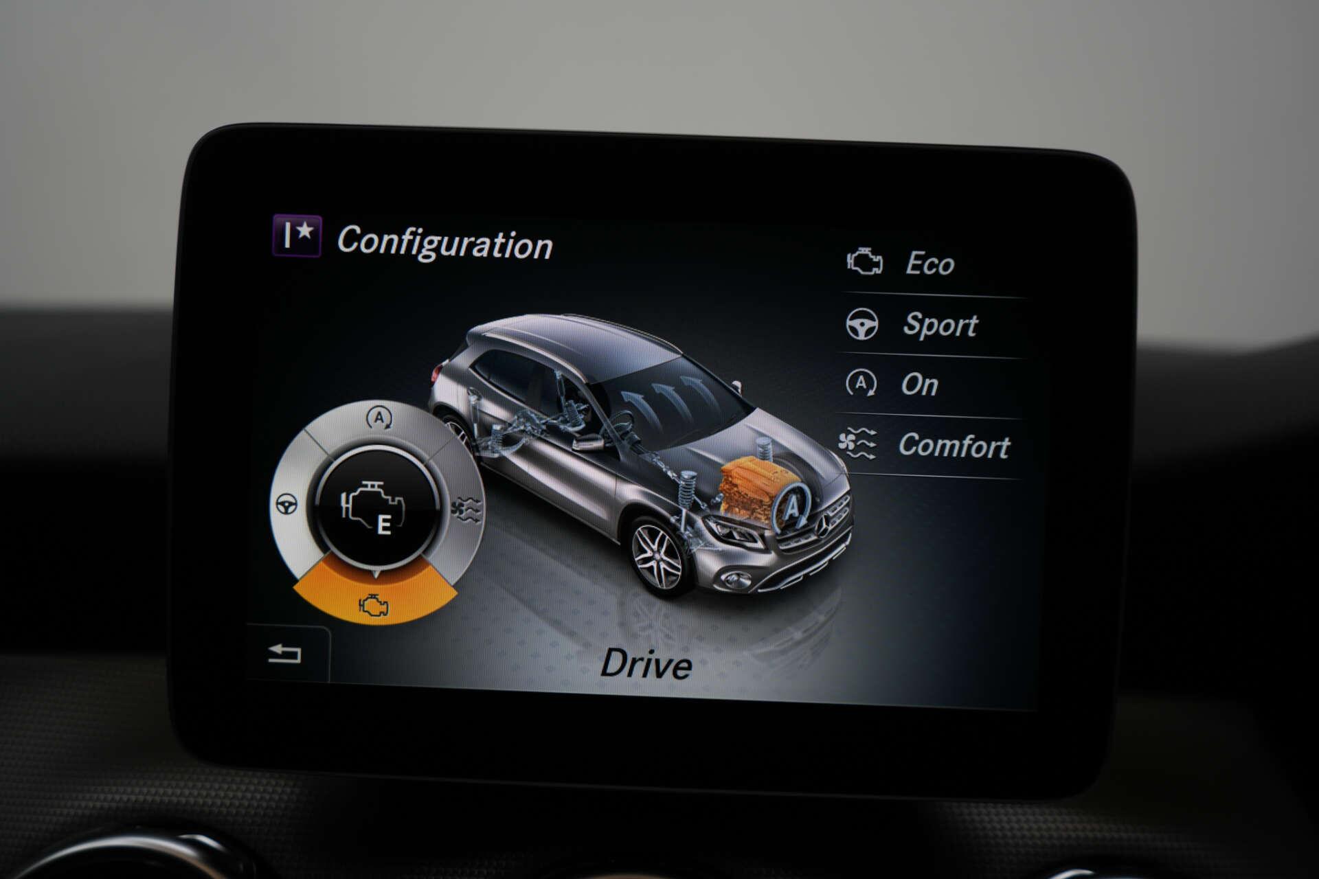 Mercedes-Benz Gla view 33