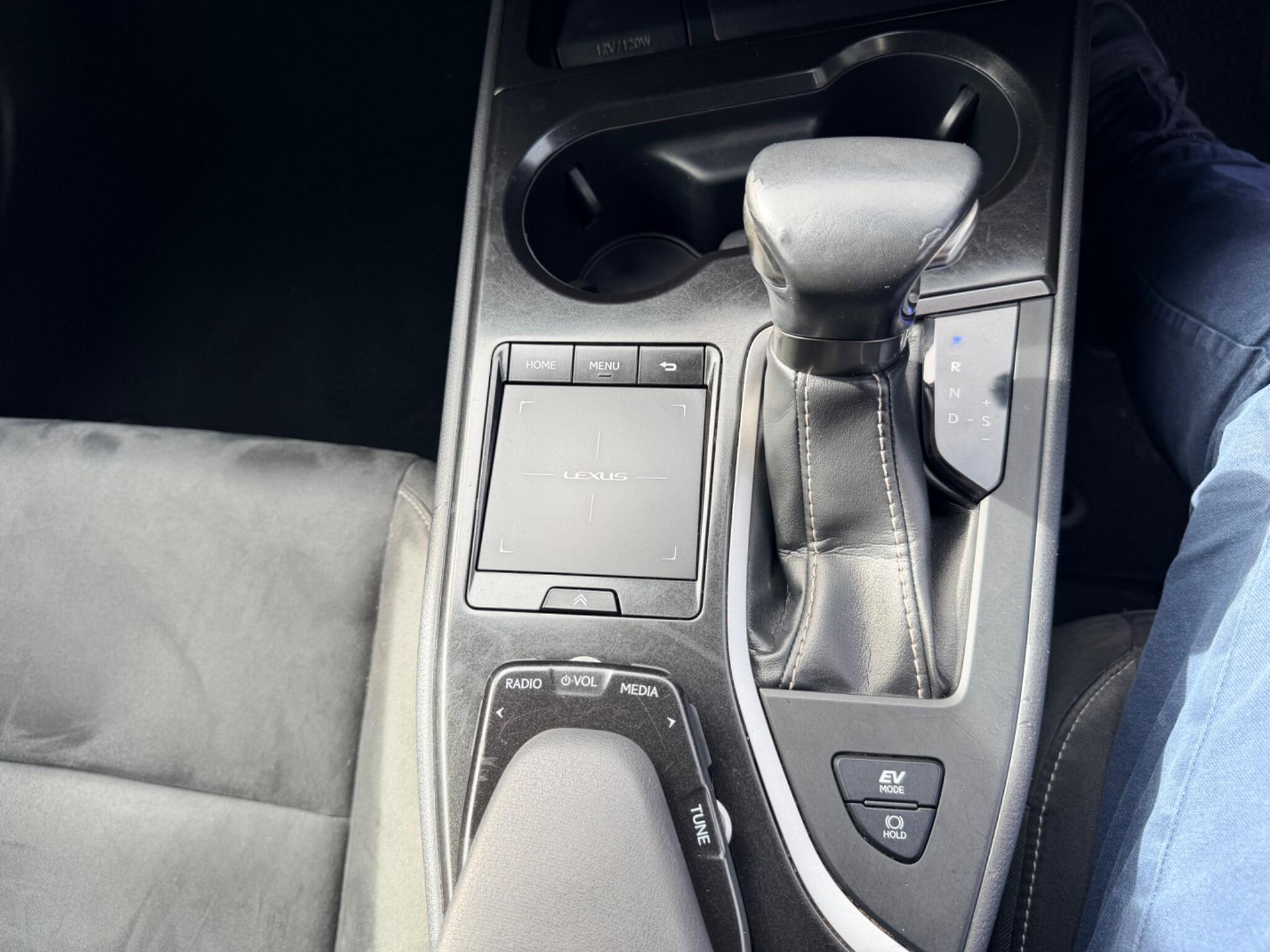 Lexus Ux view 12