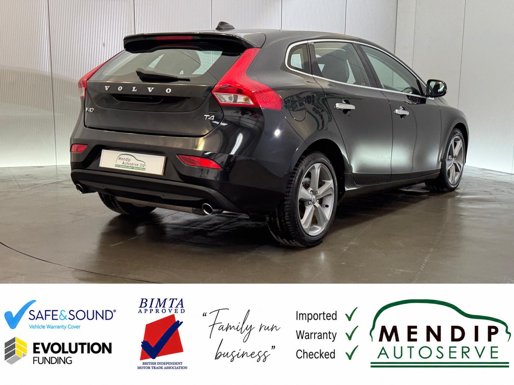 Volvo V40 view 26