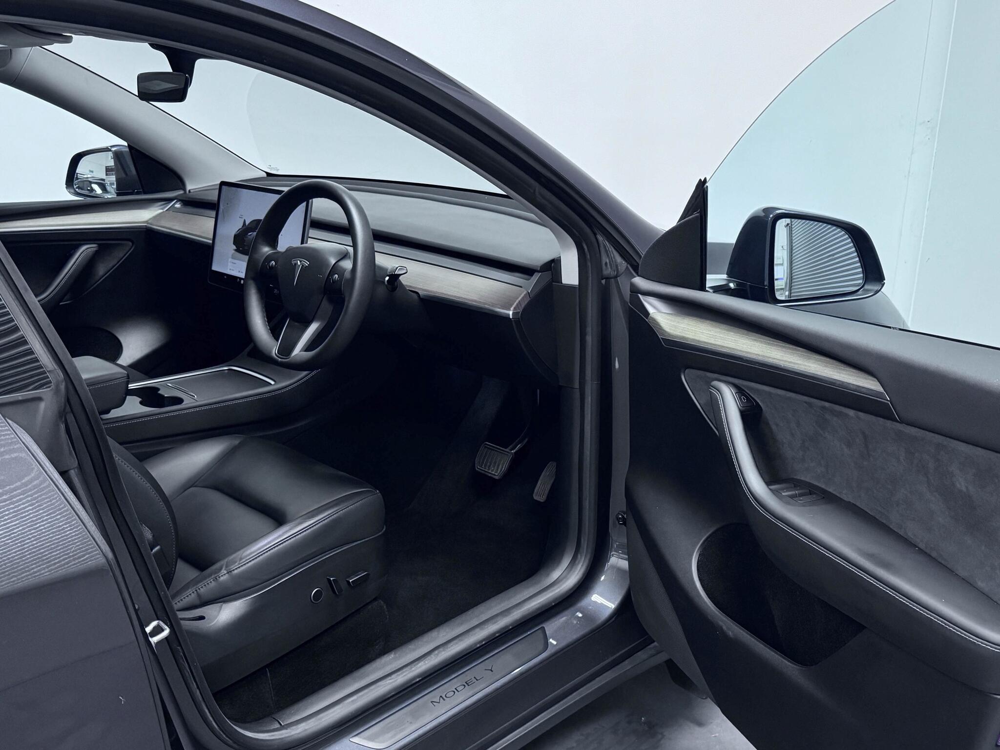 Tesla Model Y view 35
