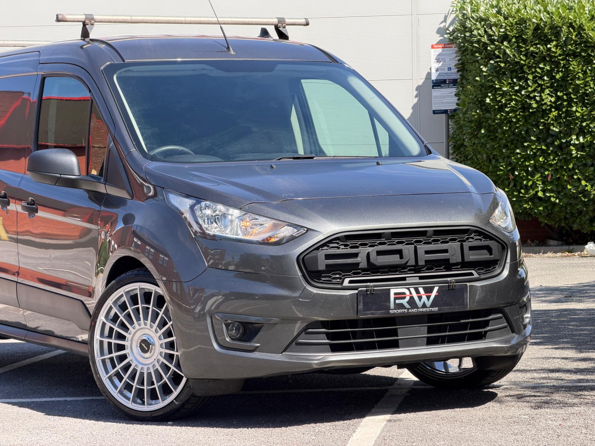 Ford Transit Connect view 8